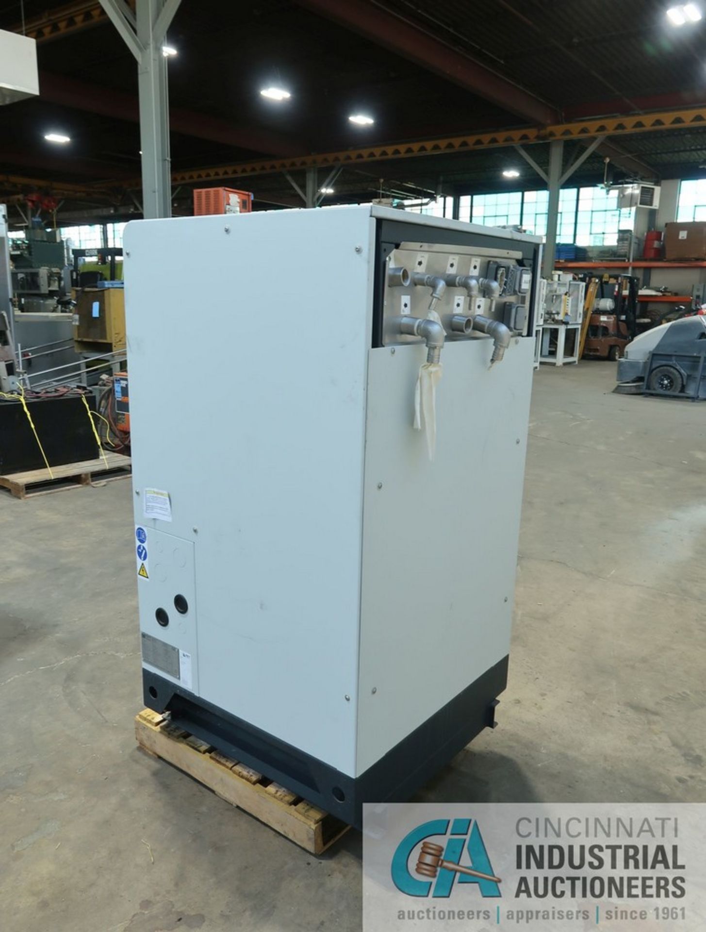 2017 KKT CHILLERS MODEL VBOX X6 VARIO-LINE CHILLER - Appears to be New, Never put in service; S/N - Image 3 of 6