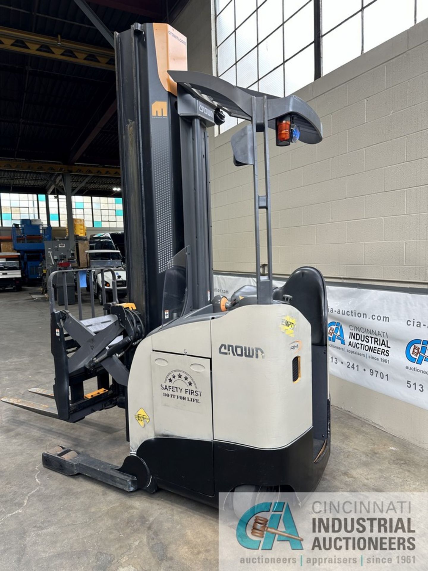 2016 CROWN MODEL RM6025-45 STAND-UP ELECTRIC REACH TRUCK; S/N 1A572128, 2,889 HOURS, 4,500 LB. CAP., - Image 6 of 14