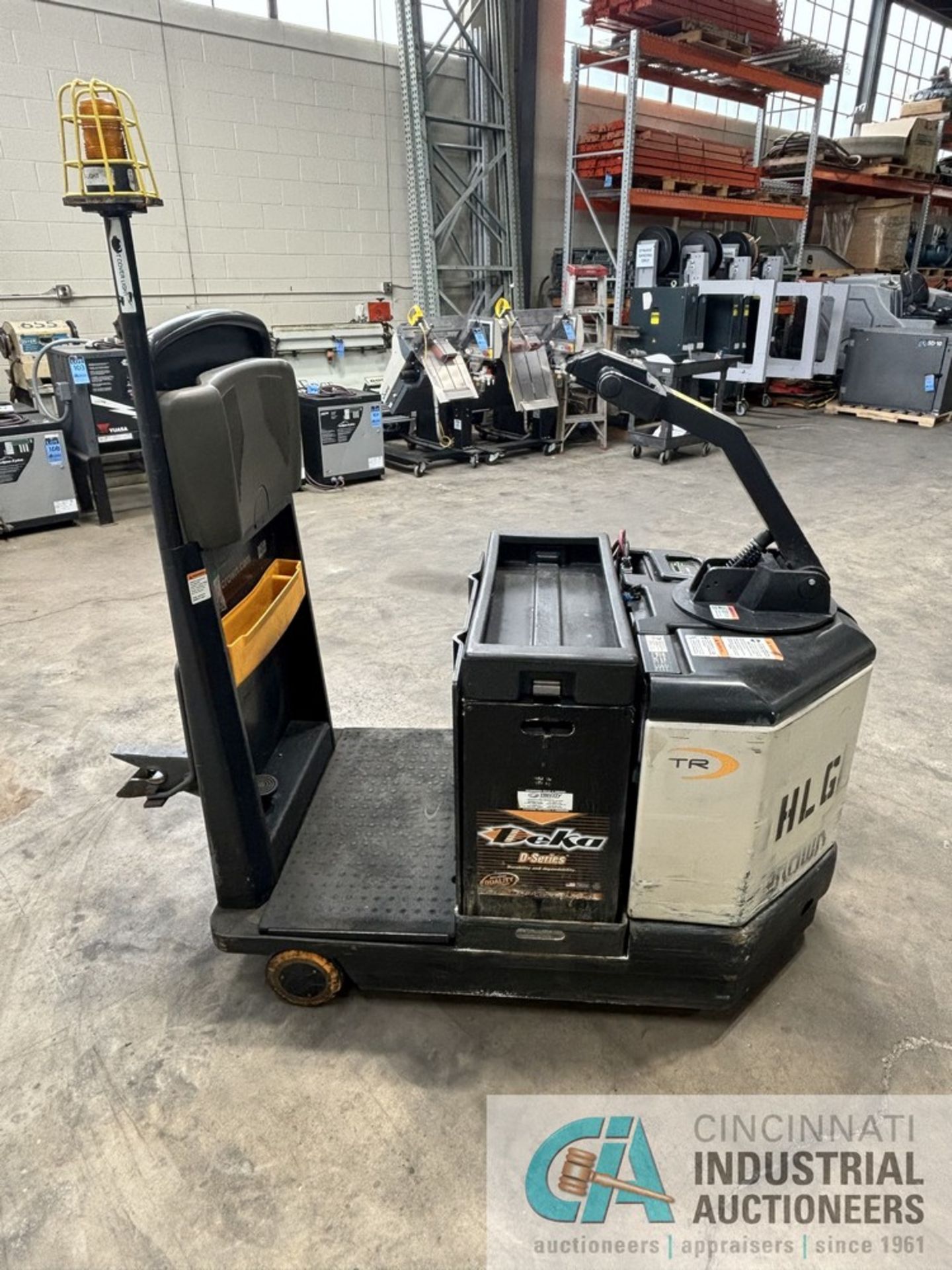 2016 CROWN MODEL TR4500 SERIES STAND-UP ELECTRIC TUGGER; S/N 10011758, 24-VOLT, 1,382 HOURS SHOWING, - Image 3 of 8