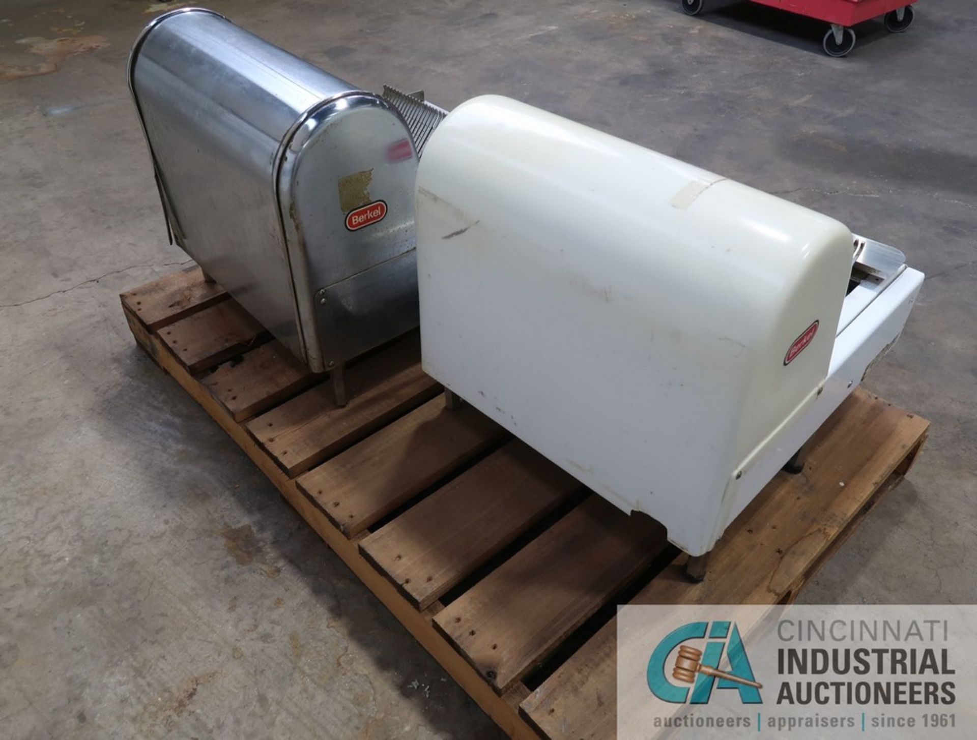 BERKEL MODEL MB7/16 BREAD SLICER; S/N 9213-3206-04001 AND BERKEL MODEL 7/16 BREAD SLICER; S/N N/A - Bild 4 aus 6