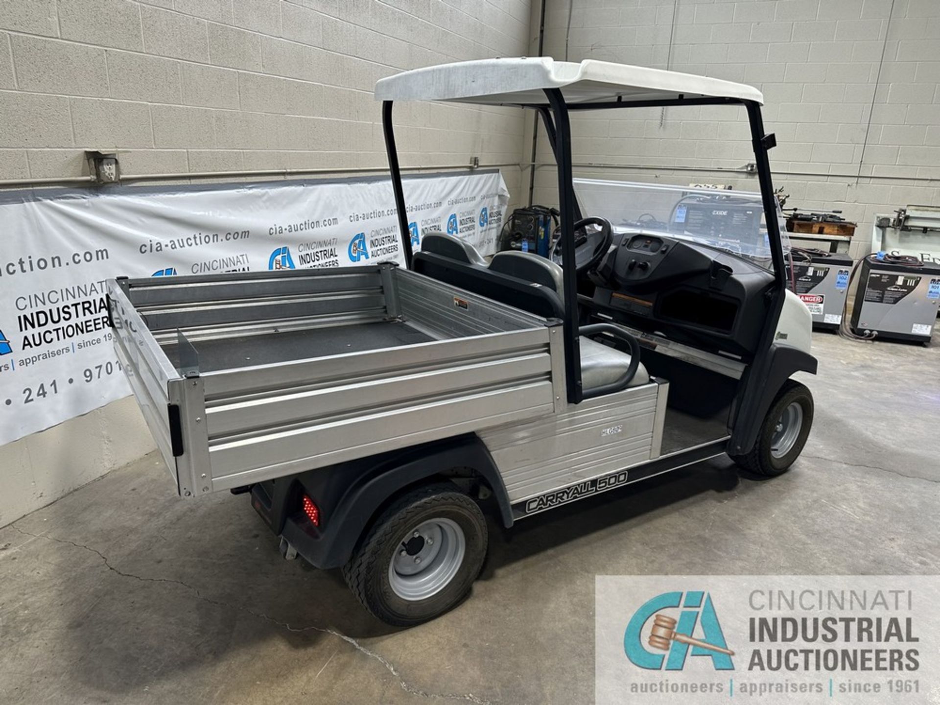 2021 CLUB CAR MODEL CARRYALL 500 ELECTRIC GOLF CART; S/N ME2127-187263, 45" X 48" X 10" DEEP DUMP - Image 3 of 15