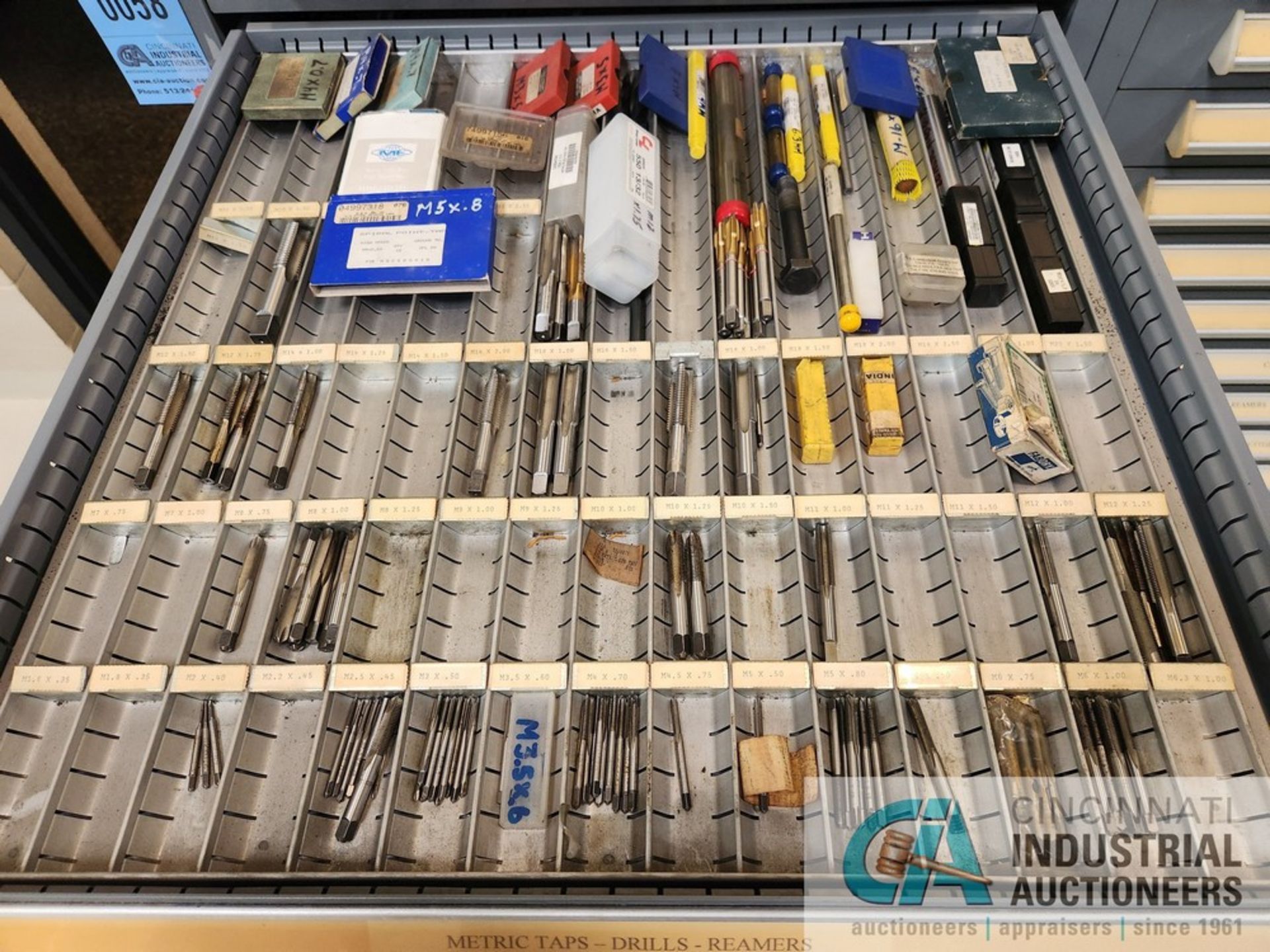 15-DRAWER STANLEY VIDMAR TOOLING CABINET W/ TAPS, DRILLS REAMERS, BALL MILLS, END MILLS, HOG - Image 3 of 16