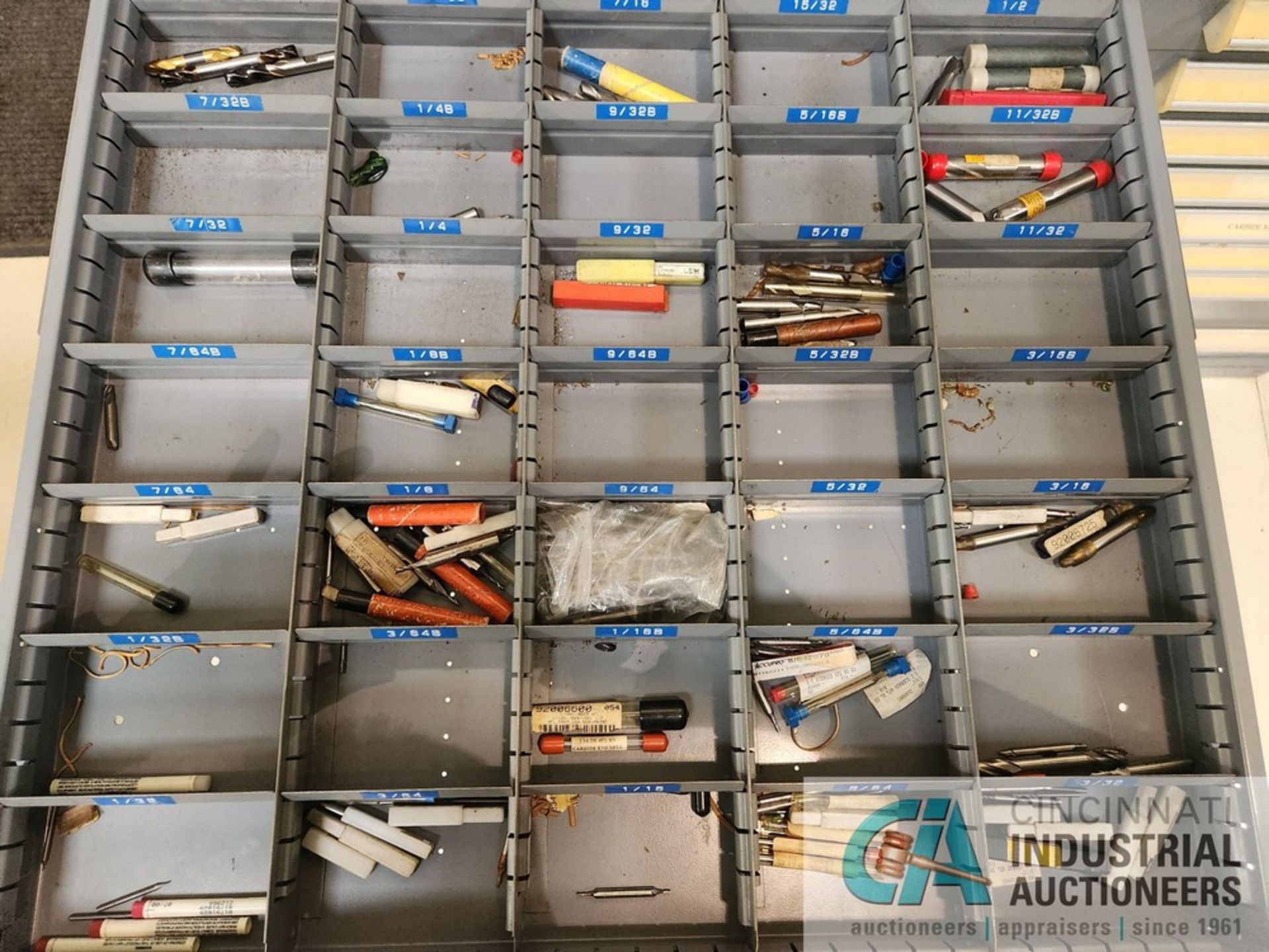 15-DRAWER STANLEY VIDMAR TOOLING CABINET W/ TAPS, DRILLS REAMERS, BALL MILLS, END MILLS, HOG - Image 8 of 16