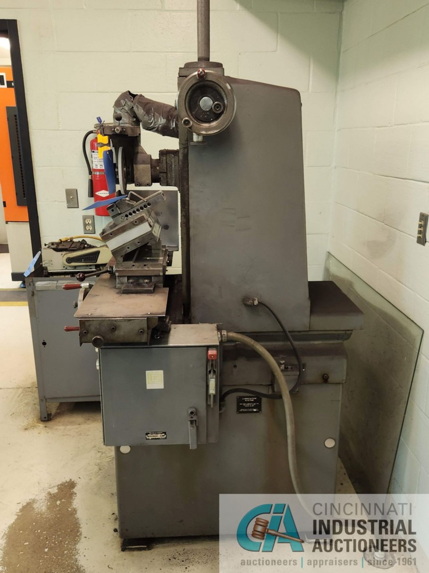 BROWN & SHARPE 612 MICROMASTER SURFACE GRINDER; S/N 523-612-533, W/ 6" X 12" BROWN & SHARPE COMPOUND - Image 3 of 6