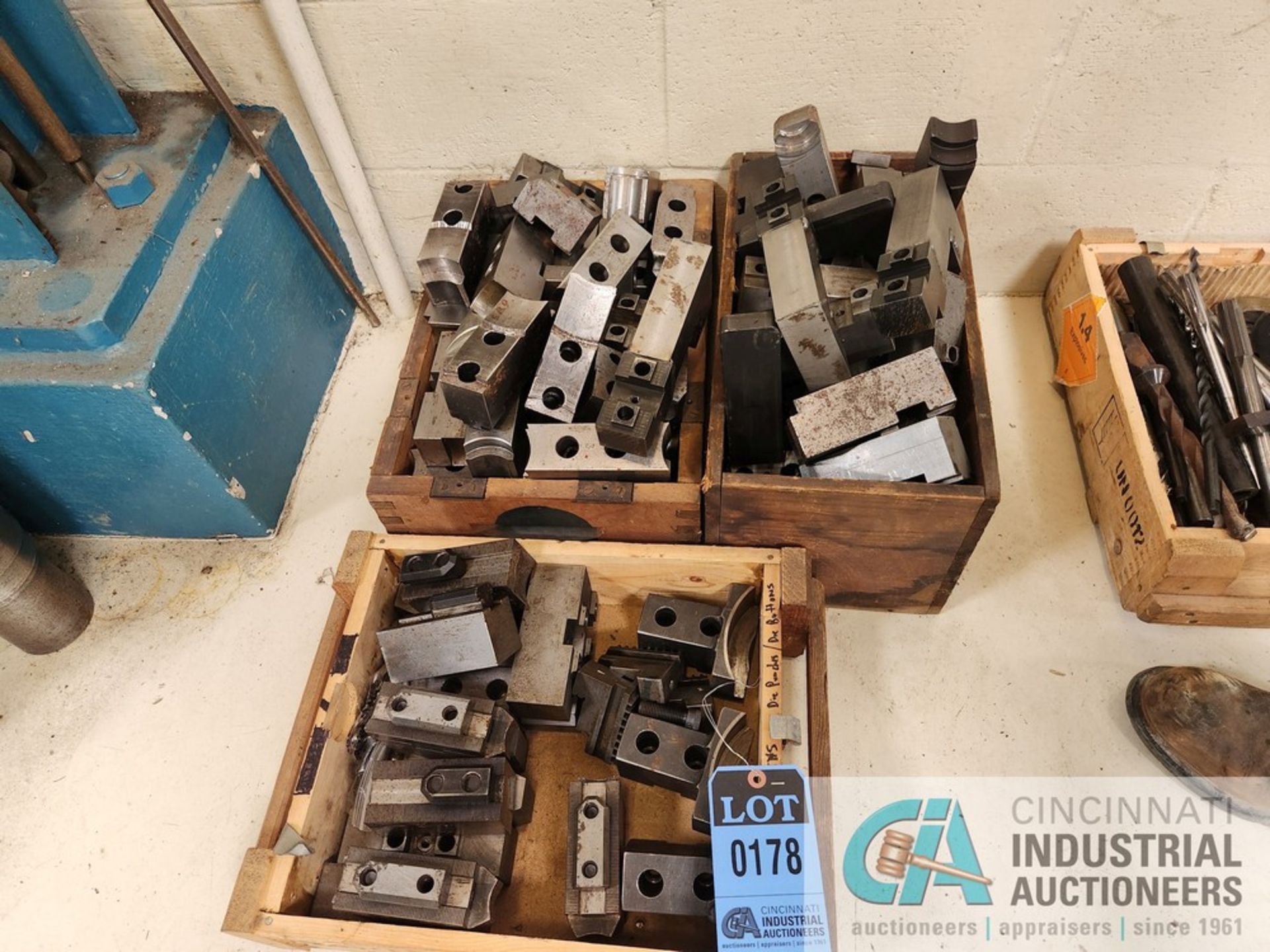 BOXES OF TURNING CENTER CHUCK JAWS