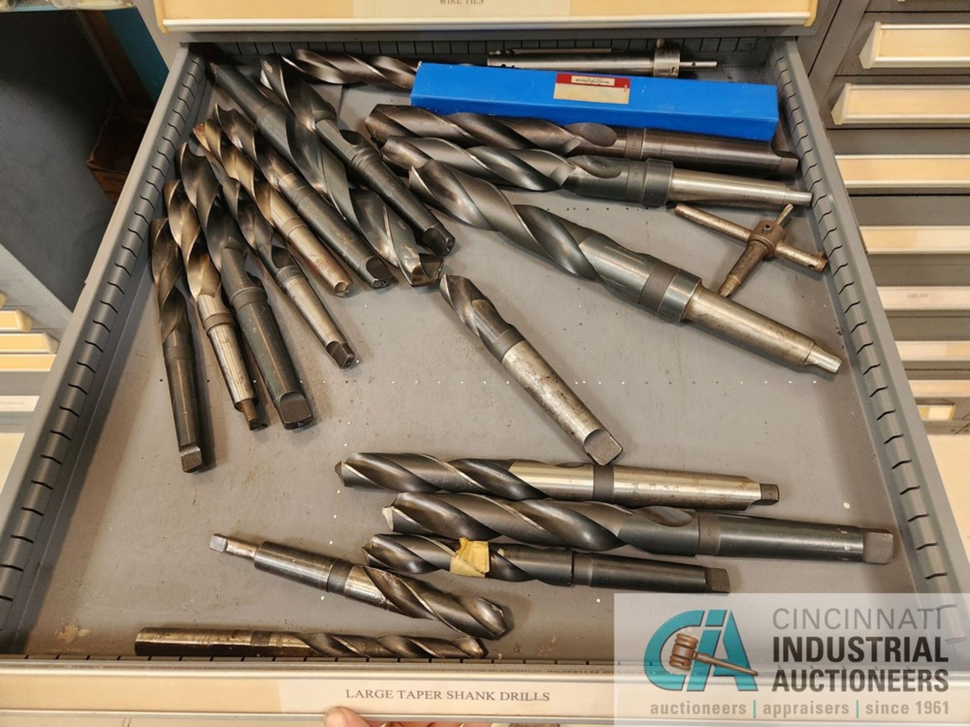 12-DRAWER STANLEY VIDMAR TOOLING CABINET W/ DOWELL & ROLL PINS, DRILLS, MORSE TAPER DRILLS, HEX - Image 7 of 14