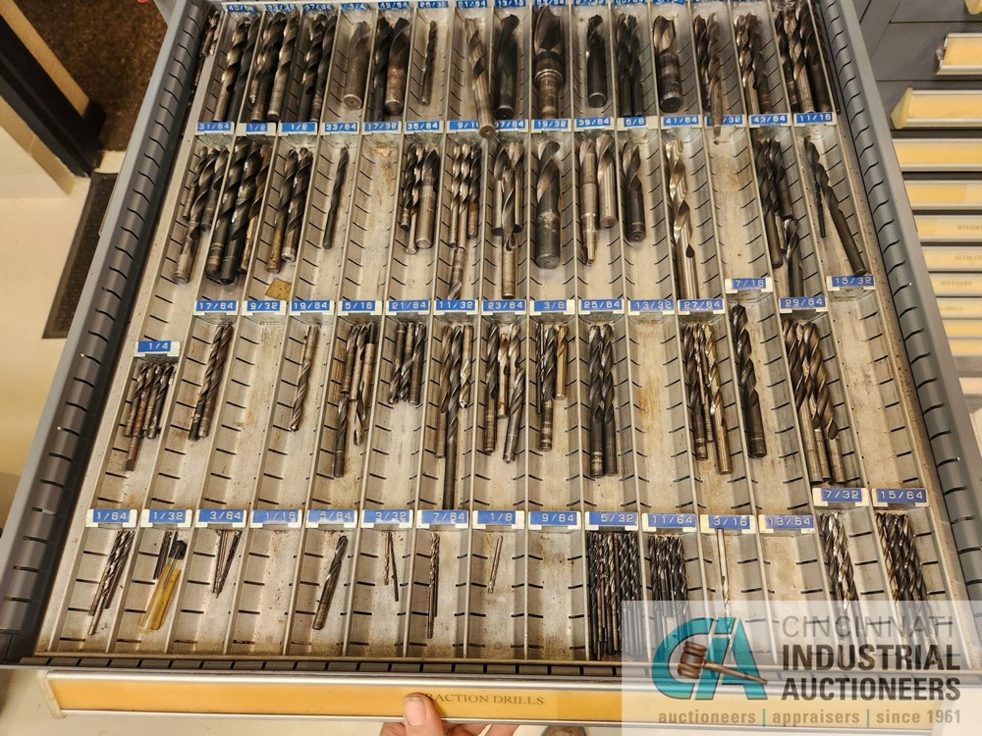 15-DRAWER STANLEY VIDMAR TOOLING CABINET W/ TAPS, DRILLS REAMERS, BALL MILLS, END MILLS, HOG - Image 5 of 16