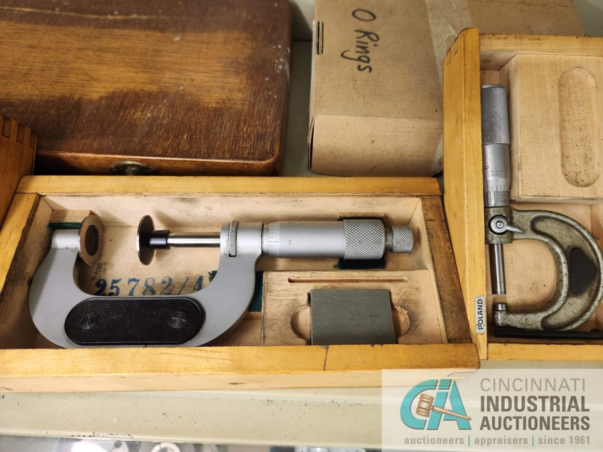 (LOT) ASSORTED INSPECTION ITEMS; DIAL INDICATORS, ANVIL MICROMETER, 1"-2" MICROMETER PARRALLES, BORE - Bild 8 aus 9