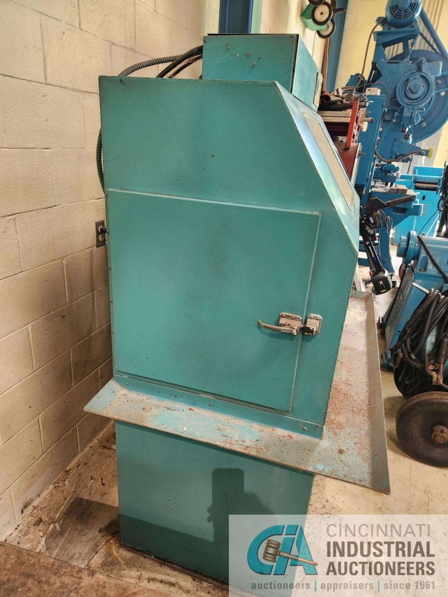 24" X 44" BLAST-IT-ALL ABRASIVE BLAST CABINET W/ DUST COLLECTOR - Image 5 of 6