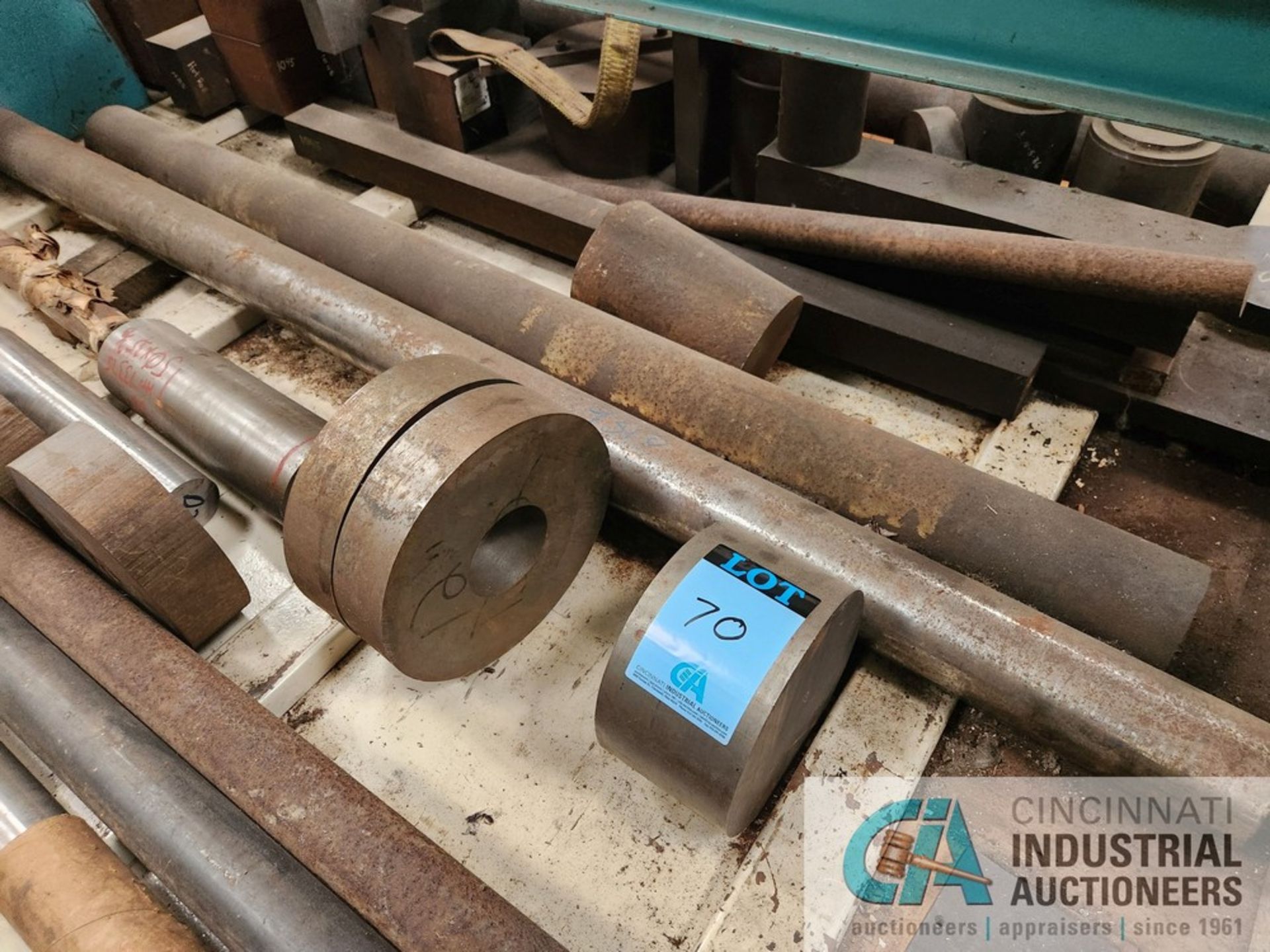 (LOT) STEEL CUT-OFFS & SOME BAR STOCK ON FLOOR NEAR THE ROCKWELL BAND SAW, ALSO SOME OTHER STEEL - Image 2 of 6