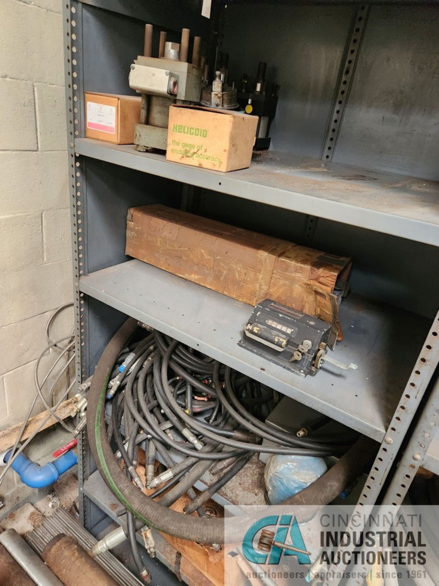 SECTIONS 24" X 36" STEEL SHELVING W/ CONTENTS; CUT-OFFS, MOTORS, SOME ELECTRICAL - Bild 7 aus 7