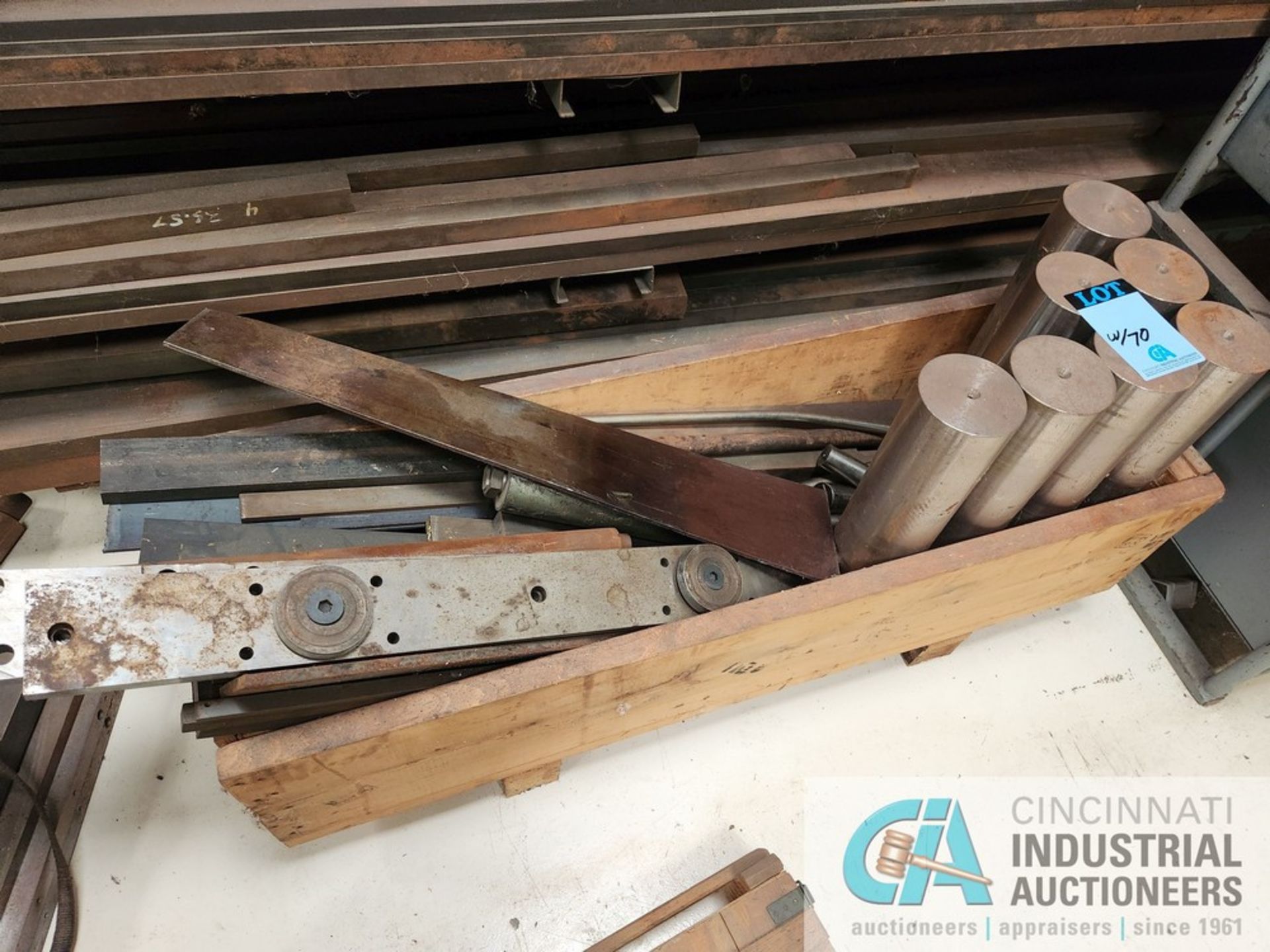 (LOT) STEEL CUT-OFFS & SOME BAR STOCK ON FLOOR NEAR THE ROCKWELL BAND SAW, ALSO SOME OTHER STEEL - Image 5 of 6