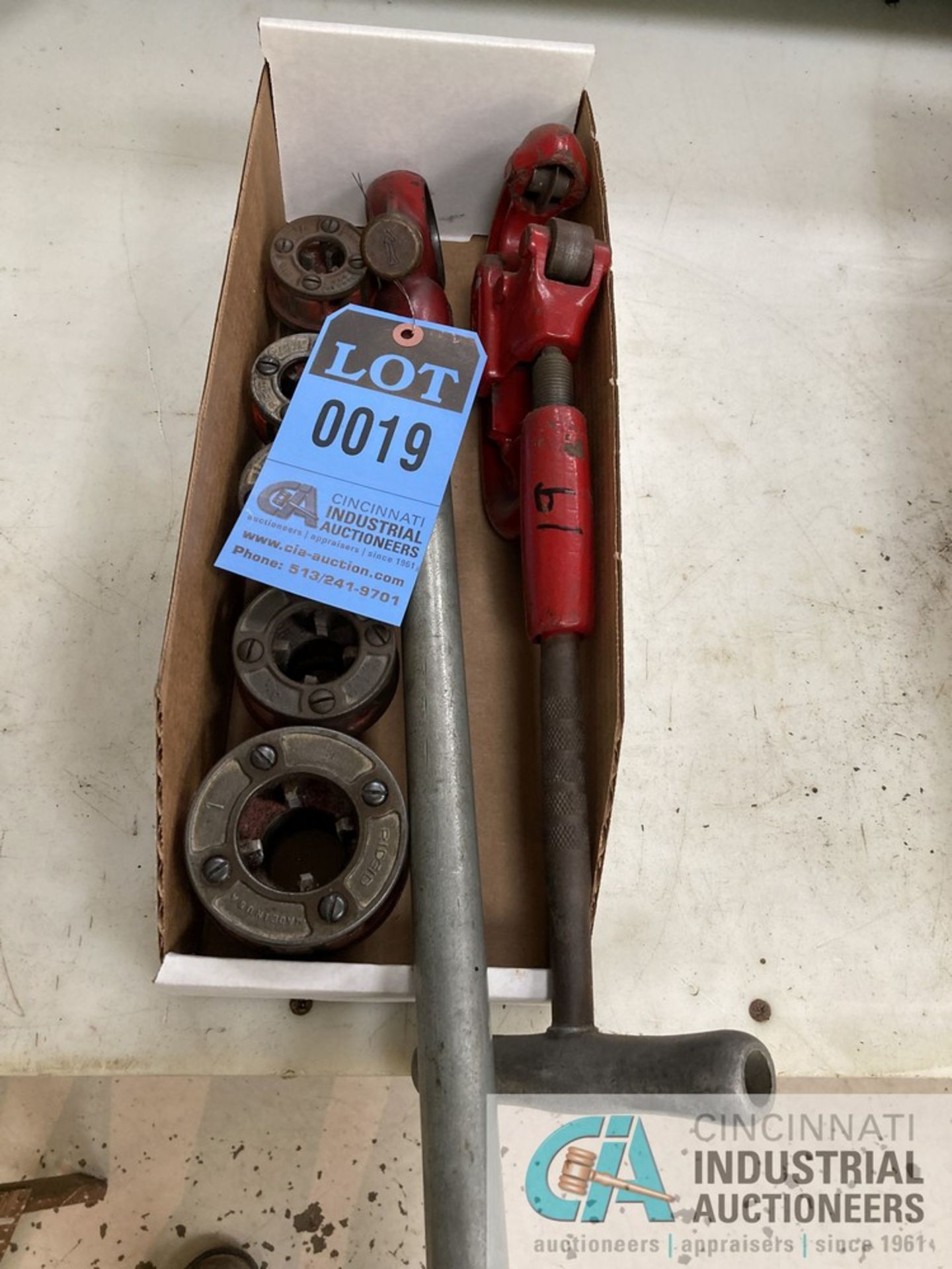 (LOT) PIPE THREADER & TUBING CUTTER