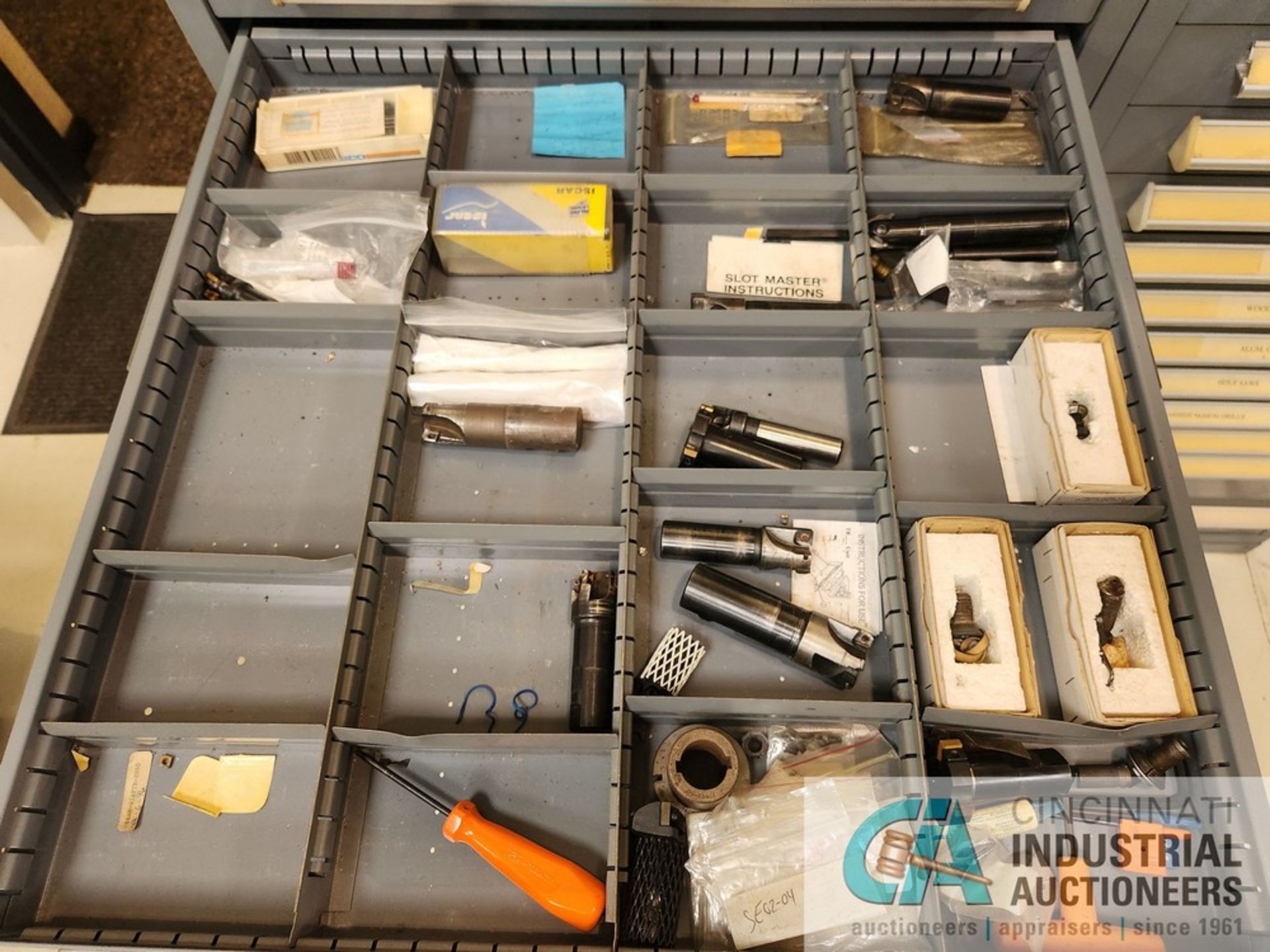 15-DRAWER STANLEY VIDMAR TOOLING CABINET W/ TAPS, DRILLS REAMERS, BALL MILLS, END MILLS, HOG - Image 6 of 16