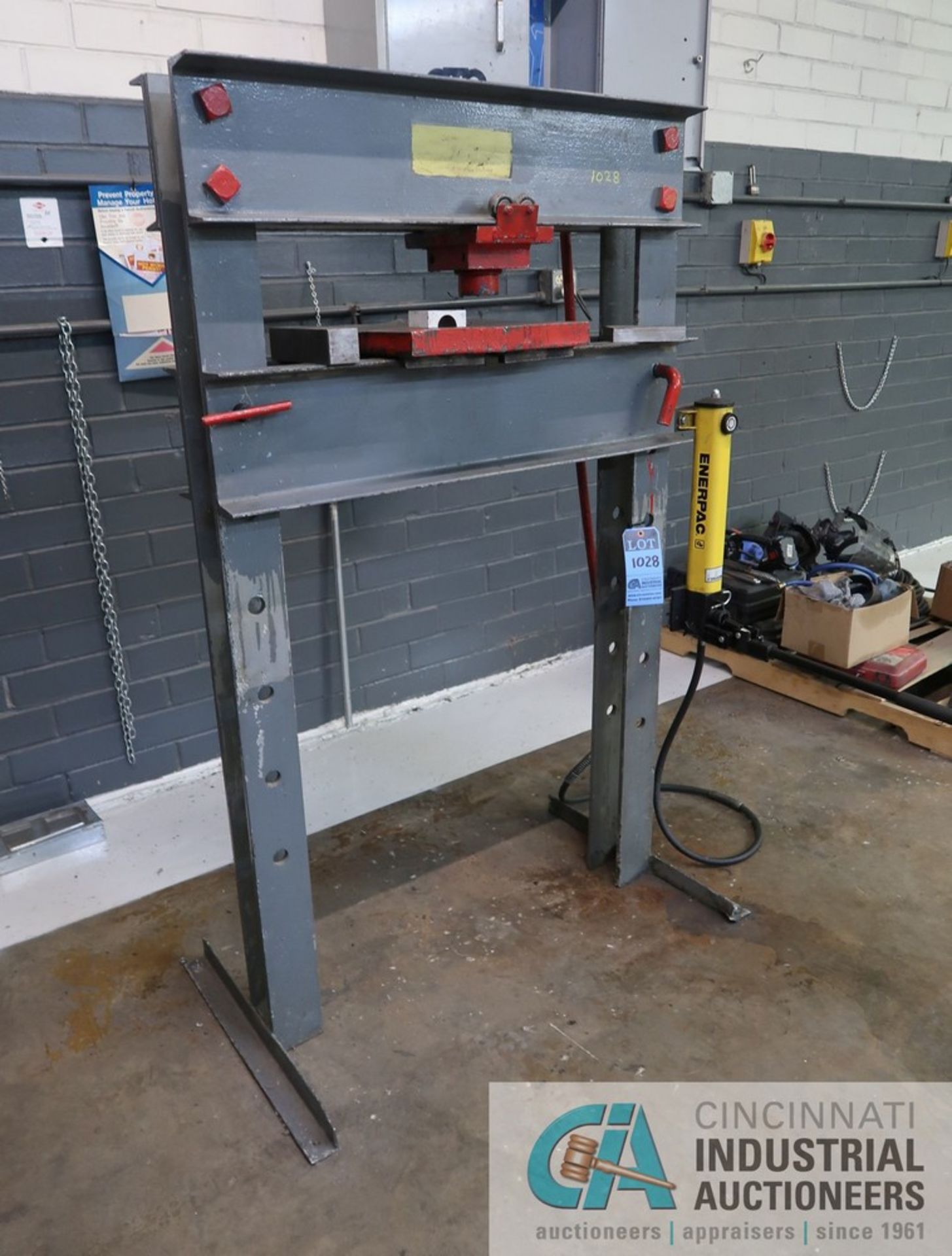 CAP AND MFG. UNKNOWN HEAVY DUTY H-FRAME PRESS **SPECIAL NOTICE - NEEDS NEW HYDRAULIC PUMP** - Image 3 of 6