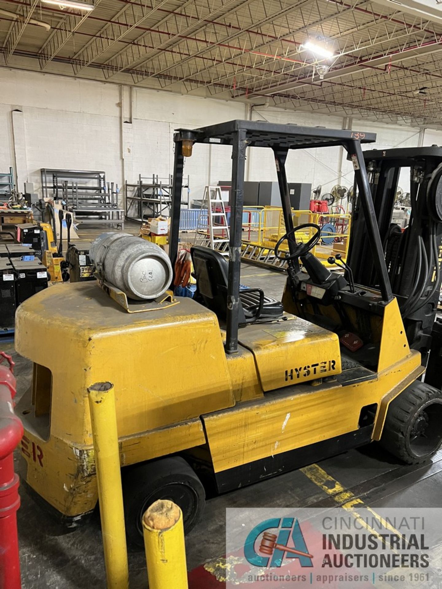 12,000 LB. HYSTER MODEL S120XL SOLID TIRE LP GAS LIFT TRUCK; S/N D004V03156K, 83" 3-STAGE MAST, - Image 3 of 7
