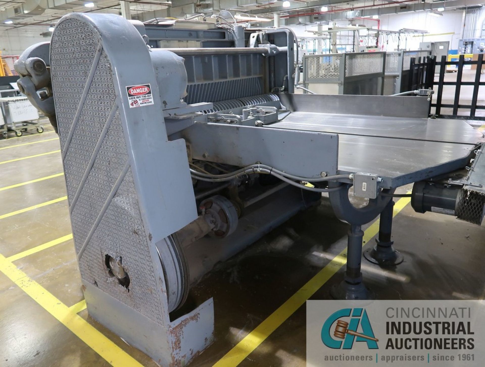 65" SEYBOLD MODEL CFF-P PAPER CUTTER; S/N CFF-524, WITH 92) SAFETY CLOSURES RAKE BACKSTOP, FOOT - Image 5 of 16