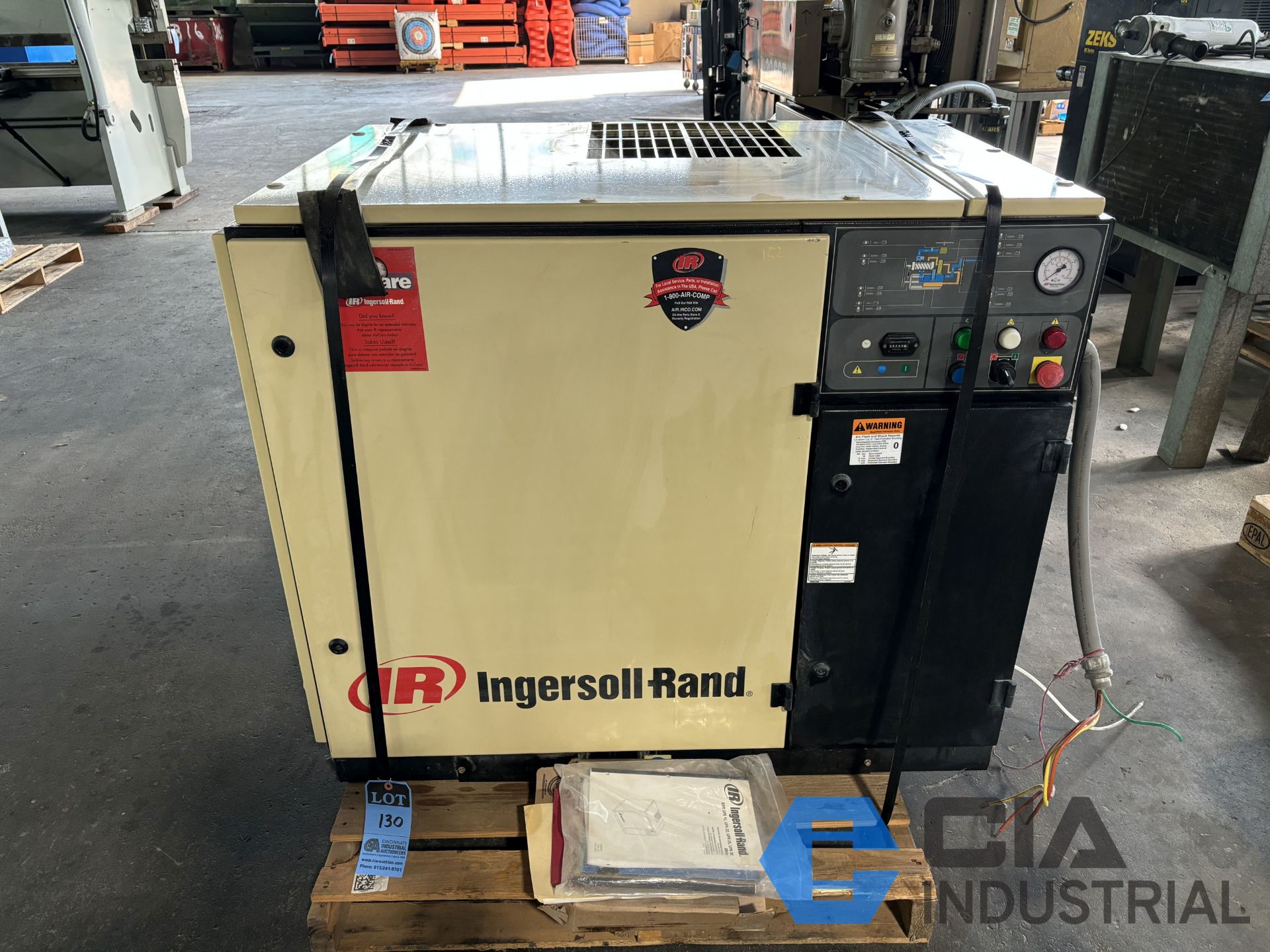 30 HP INGERSOLL RAND MODEL SSR-4PG-30-125 ROTARY SCREW AIR COMPRESSOR; S/N PX4234U04320 - Came out