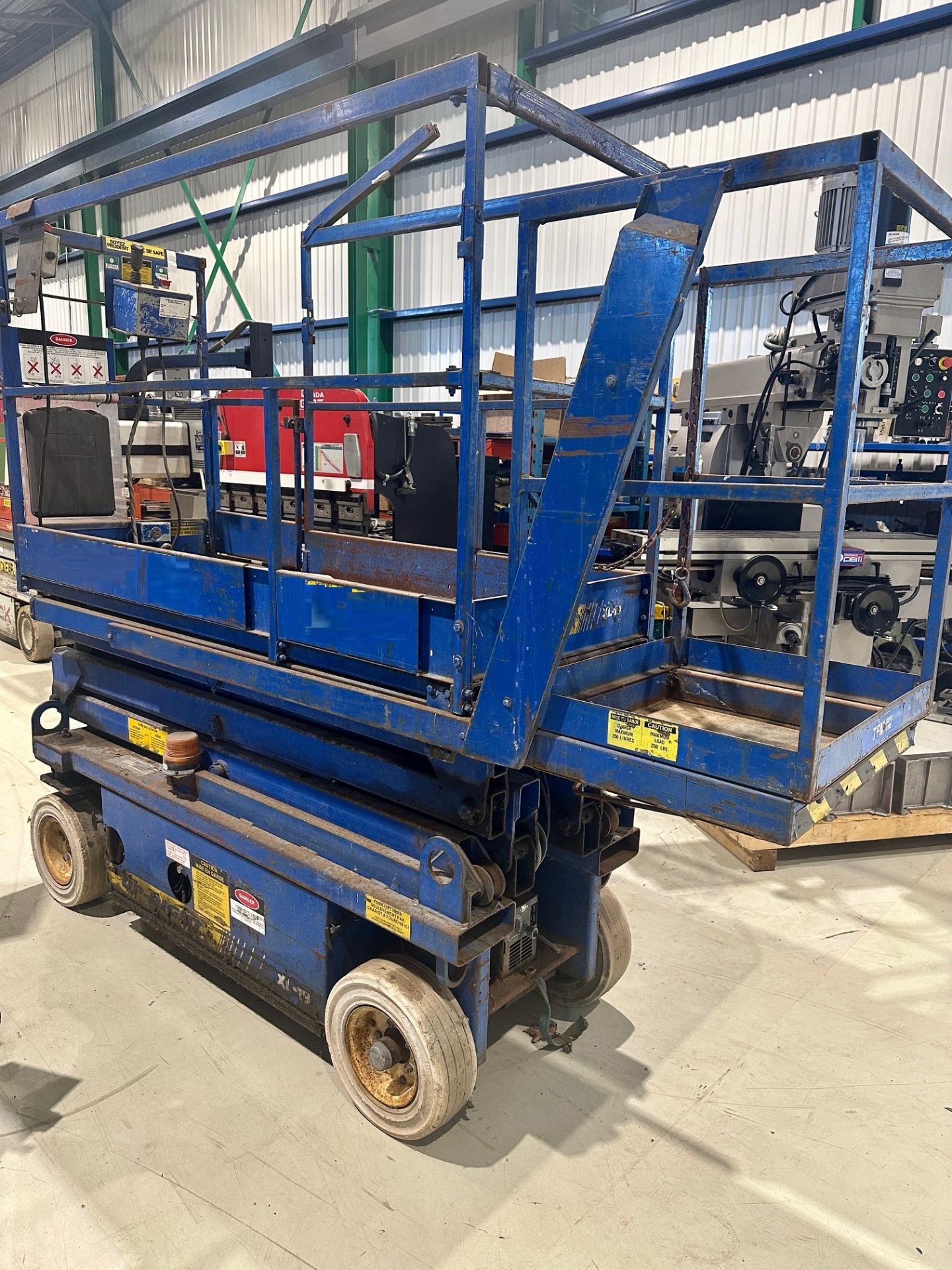 UP-RIGHT SCISSOR LIFT MODEL: G3500, SN: 7364, CAP: PLATFORM HEIGHT 19 FT - Image 2 of 4