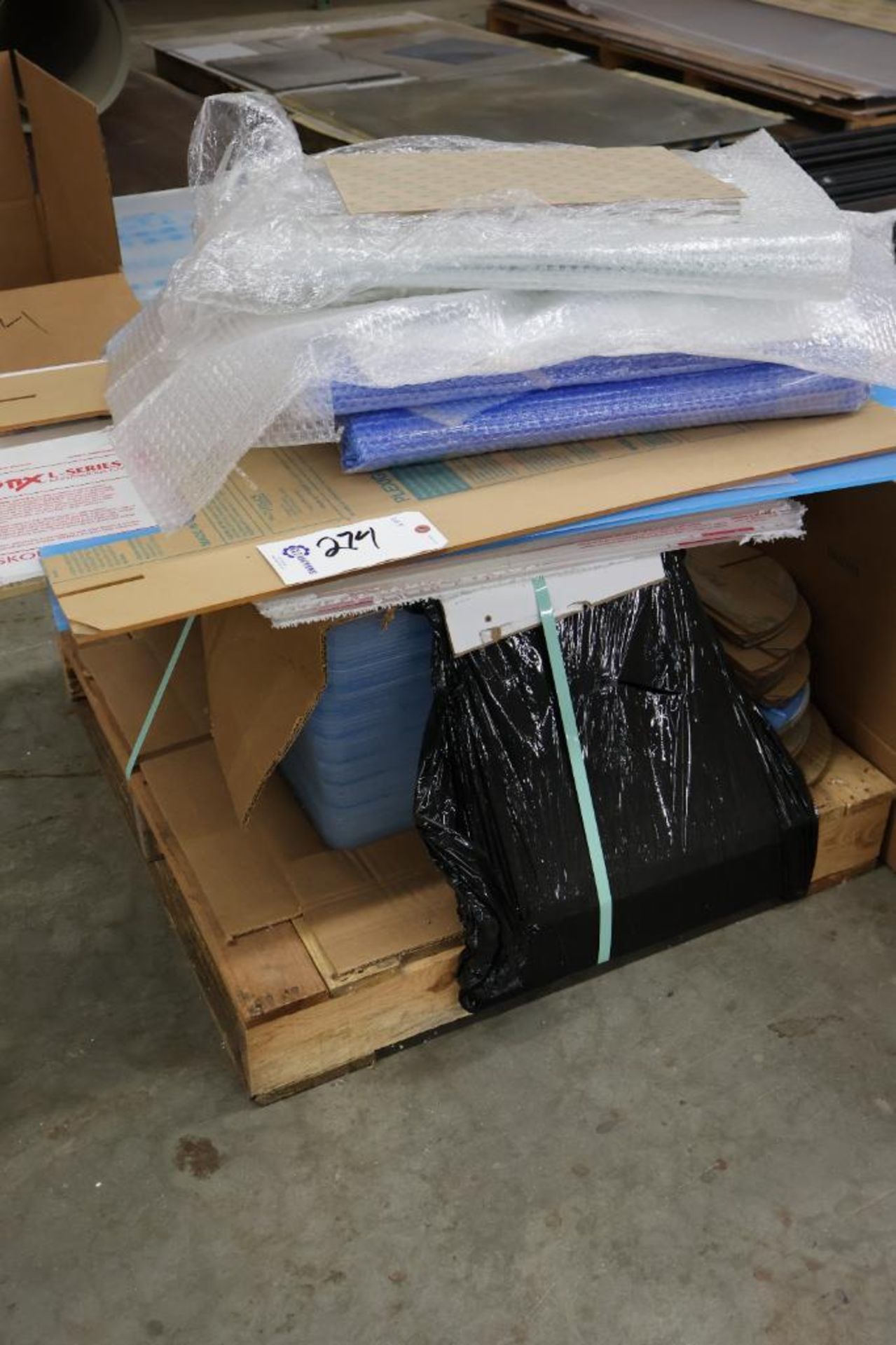 Pallet of material - Image 10 of 17