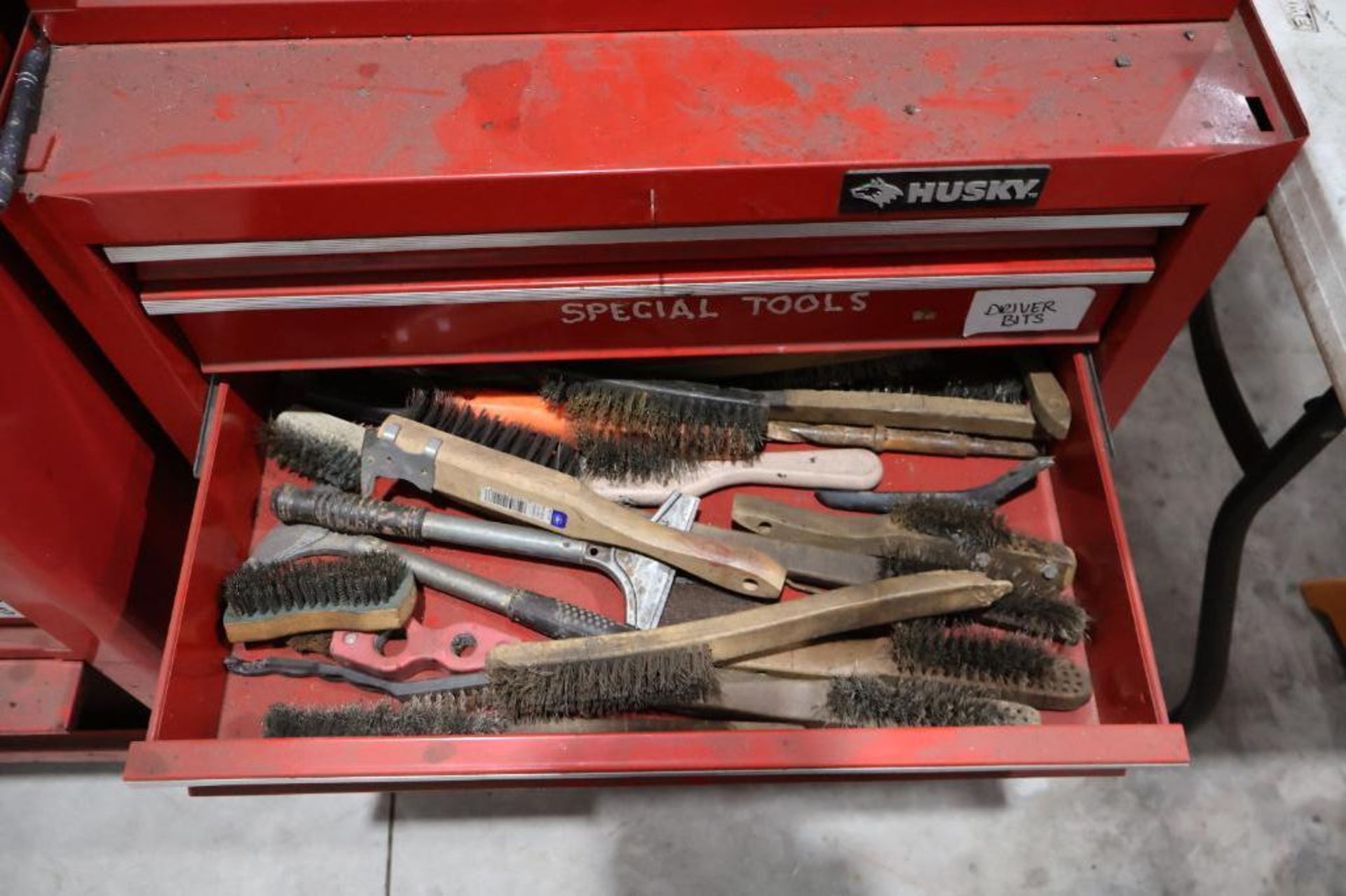 Husky tool box w/ tools - Image 8 of 9