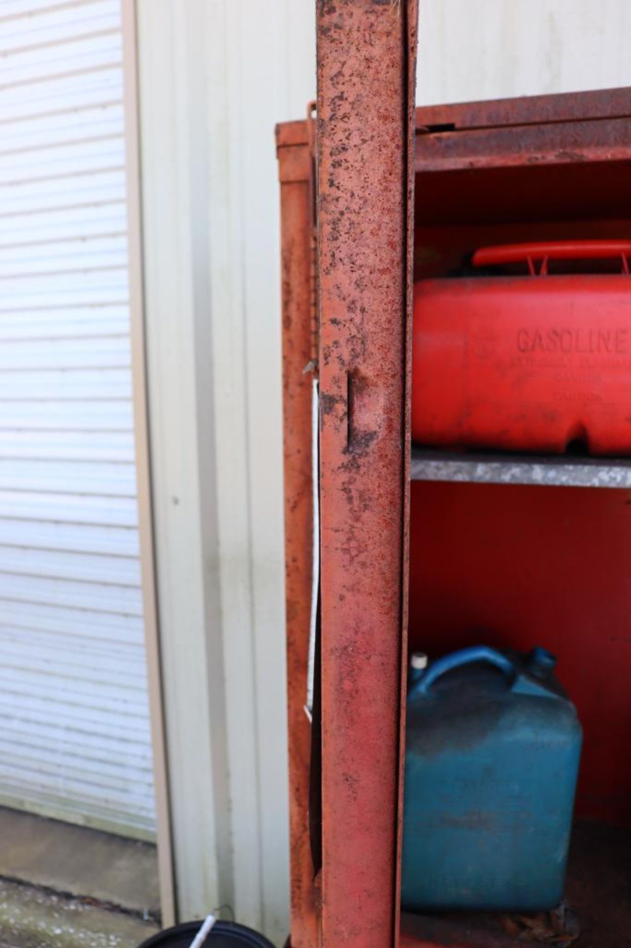 Flammable cabinet w/ gas cans - Image 3 of 9