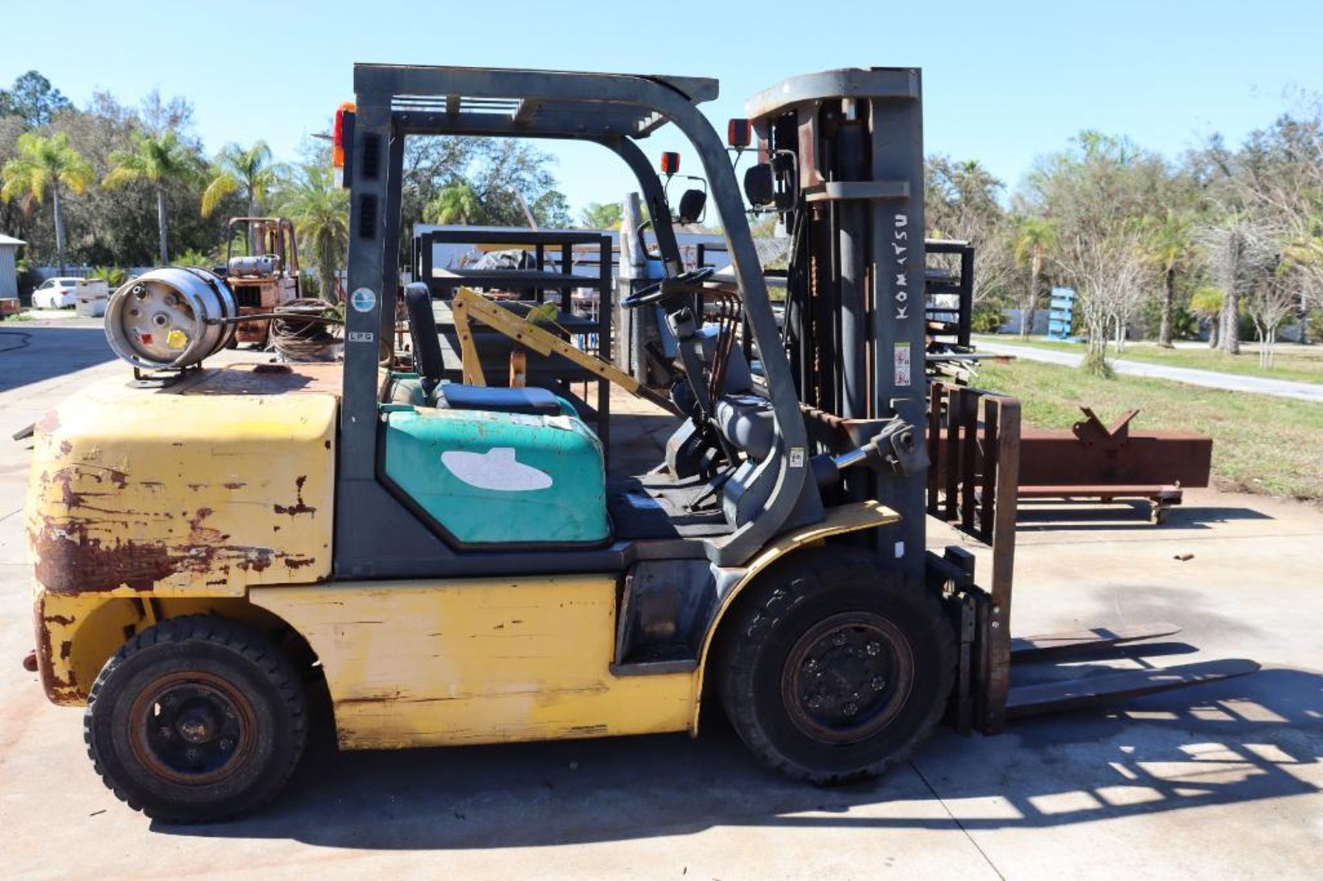 Komatsu FG45T-8 solid pneumatic tire fork lift