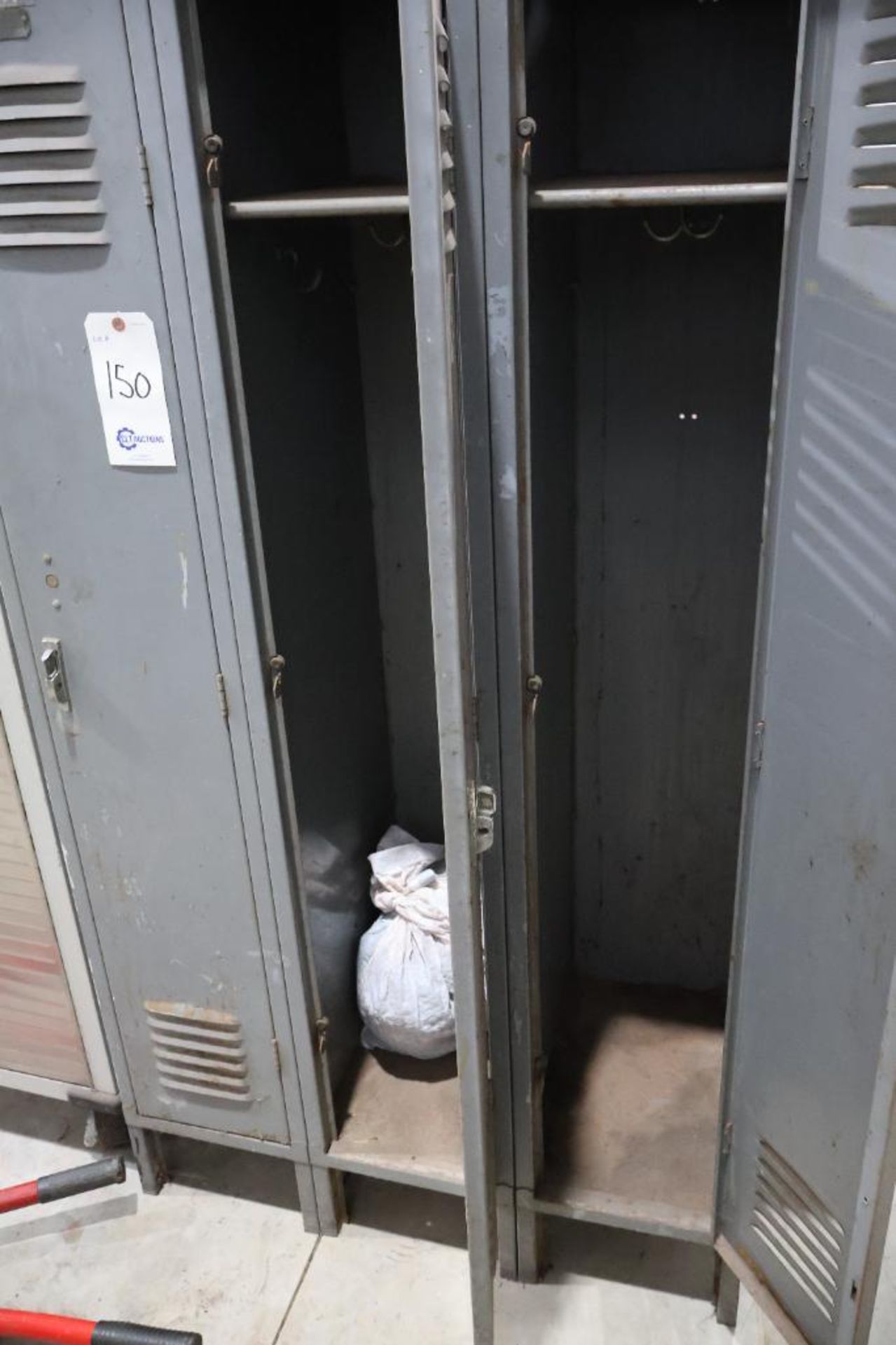 3 locker unit - Image 3 of 3