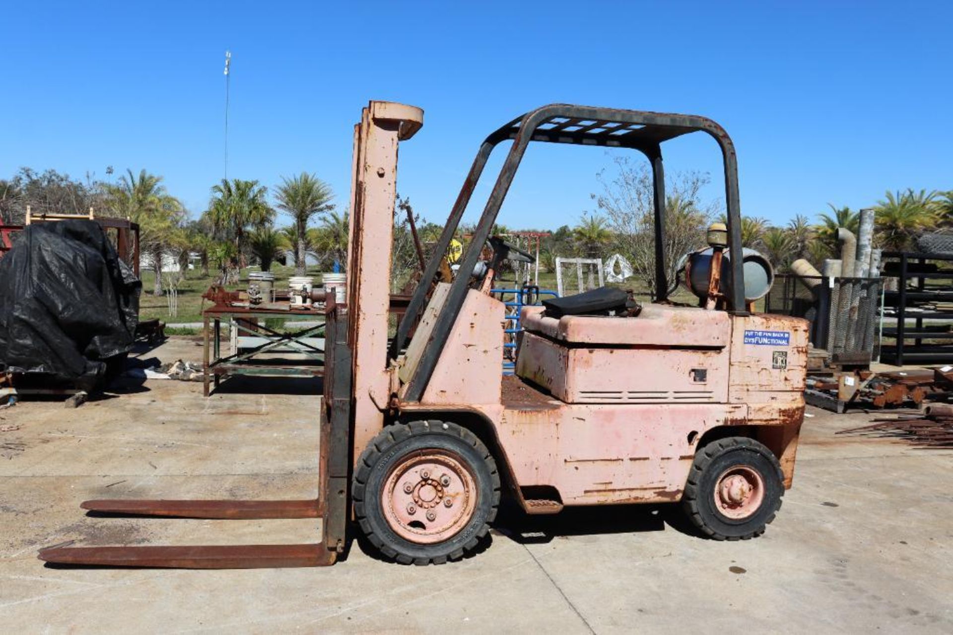 Towmotor VC60C pneumatic tire forklift