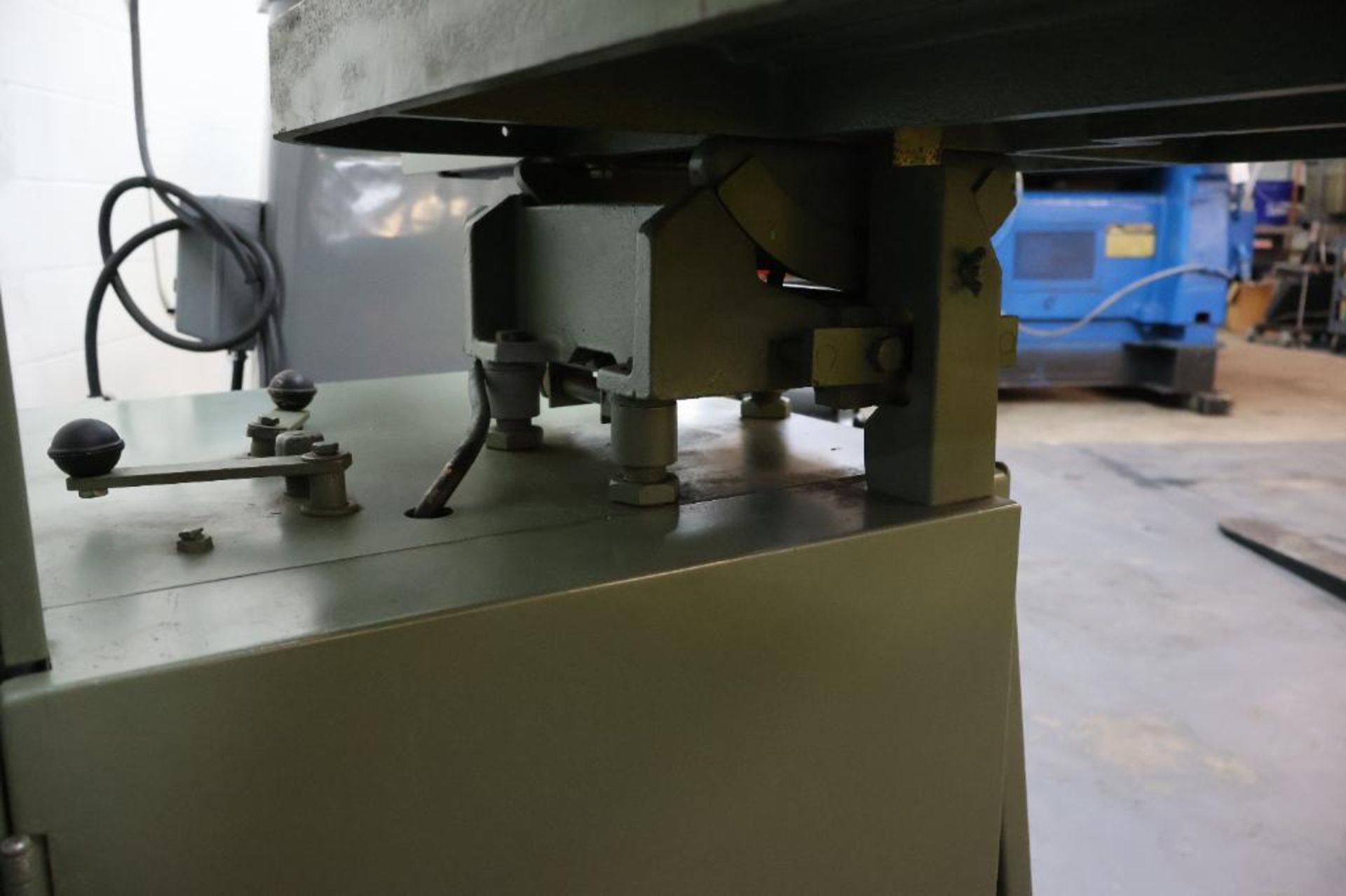 Grob 4V-18, 18" vertical band saw w/ blade welder - Image 8 of 15