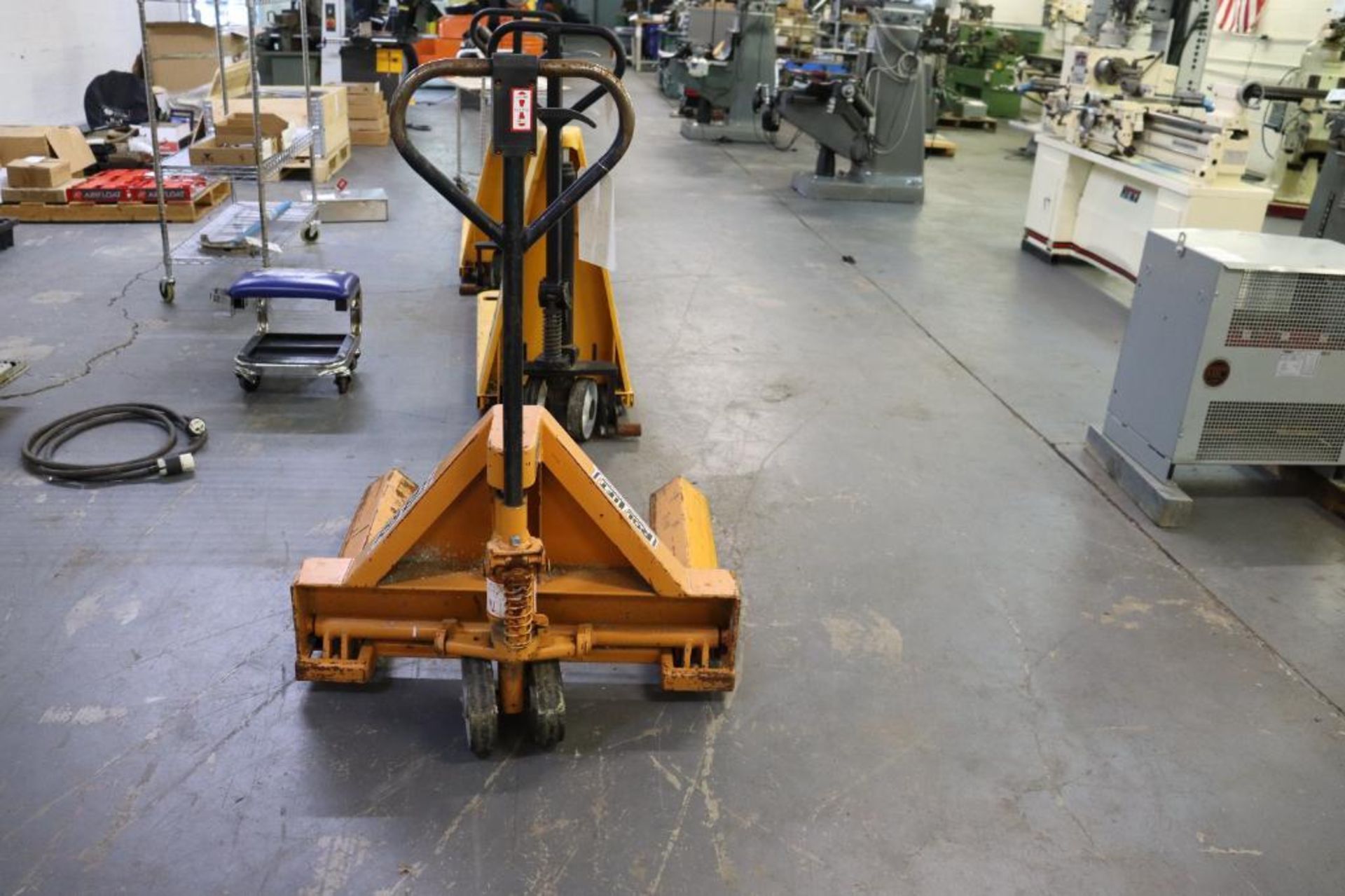 Presto 5500lbs roll moving pallet jack - Image 3 of 8