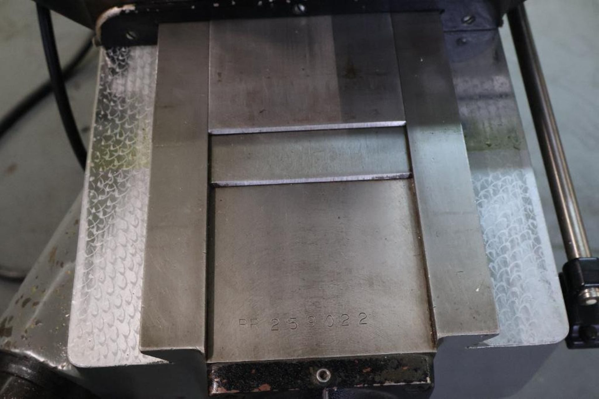 Bridgeport vertical milling machine W/ accessories - Image 15 of 29