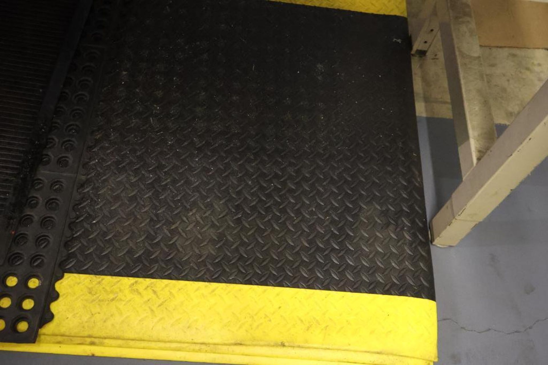 Floor mats - Image 3 of 4