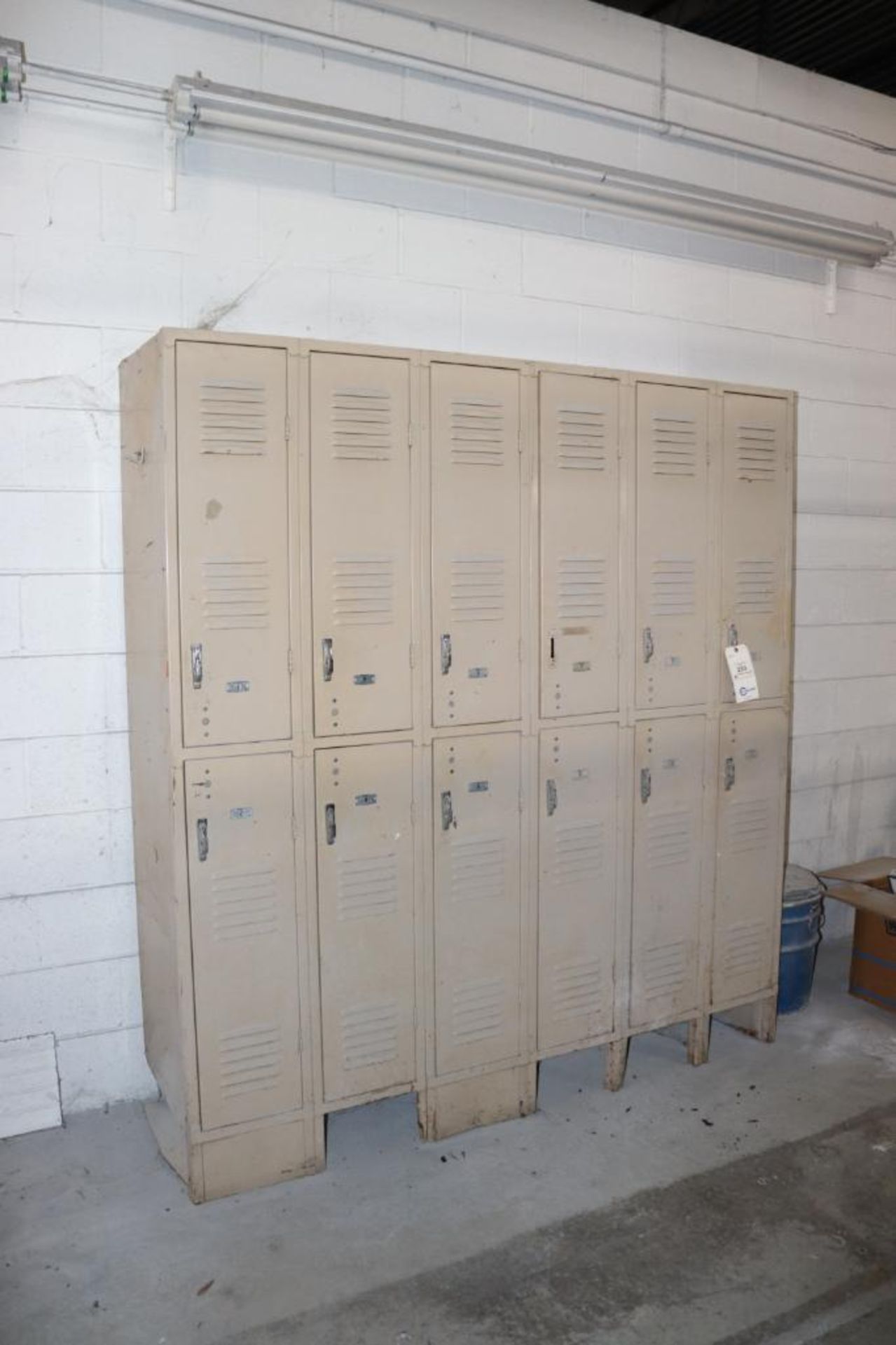 Lockers, 12 doors - Image 2 of 7