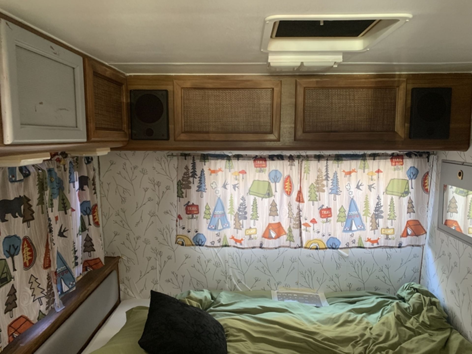 1987 FLEETWOOD Southwind motorhome - 72,271 miles showing - 1GBJP37W6H3301351 - Image 13 of 16