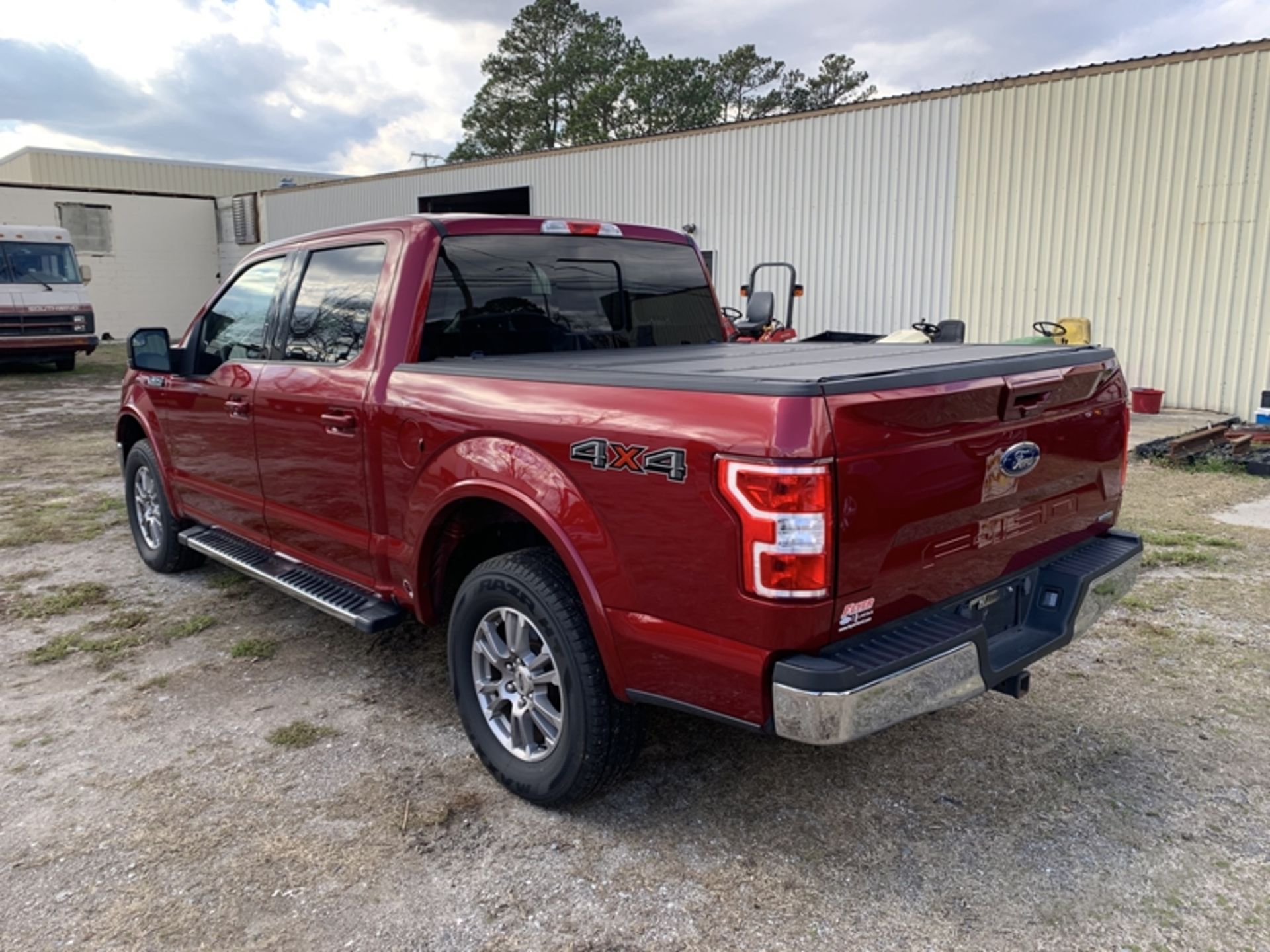 2019 FORD F150 Lariat, crew cab, 4WD, 2.7L, V6, bed cover - 87,890 miles showing - - Image 4 of 7