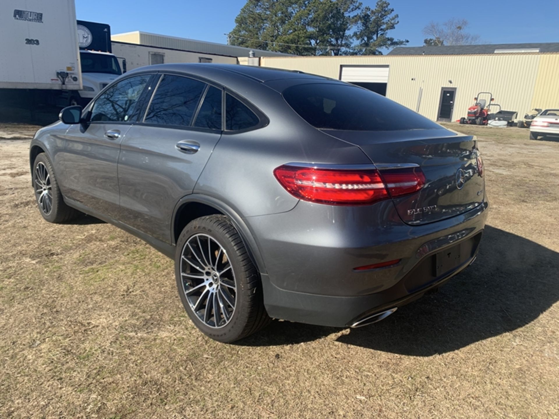 2017 MERCEDES GLC300 crossover - driver window cracked - 42,408 miles showing - WDC0J4KB6HF226355 - Bild 4 aus 7