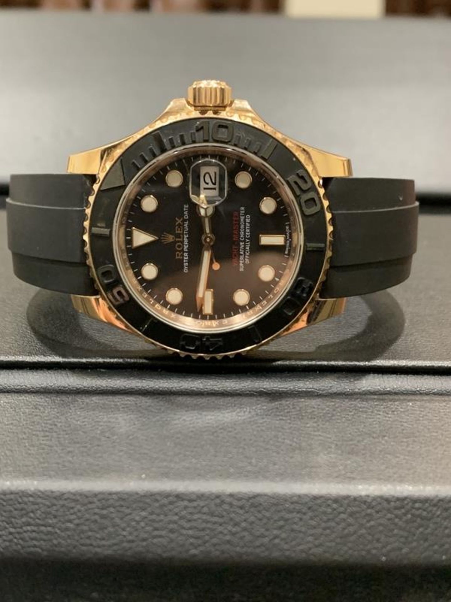 ROLEX Yacht-Master Mens 40mm everose gold, black face - no box or paperwork included - Serial: - Image 5 of 7