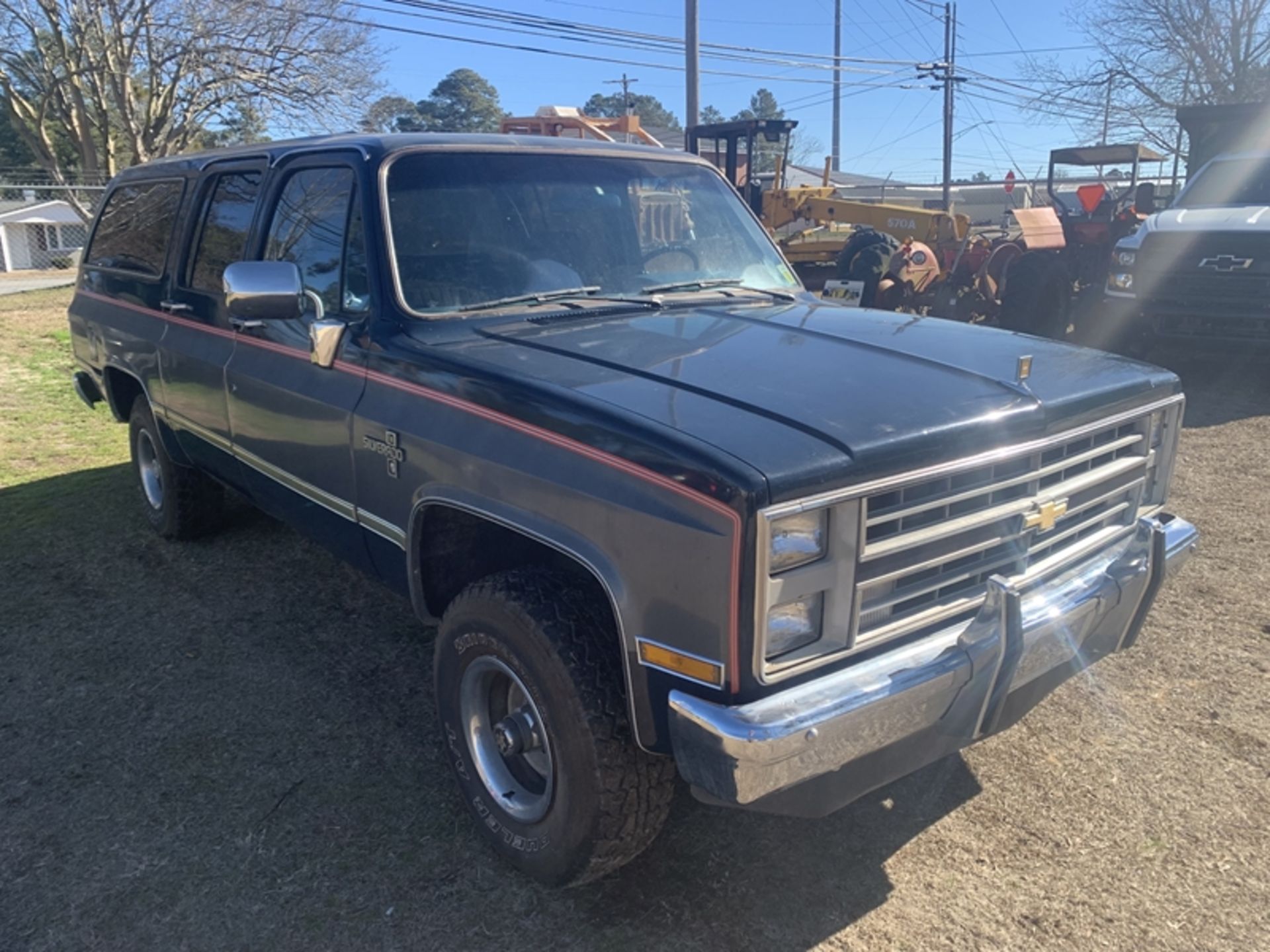 1986 CHEVROLET Silverado Suburban 4wd 350 V8 - unknown miles - 1G8EK16LXGF155678 - Image 2 of 9