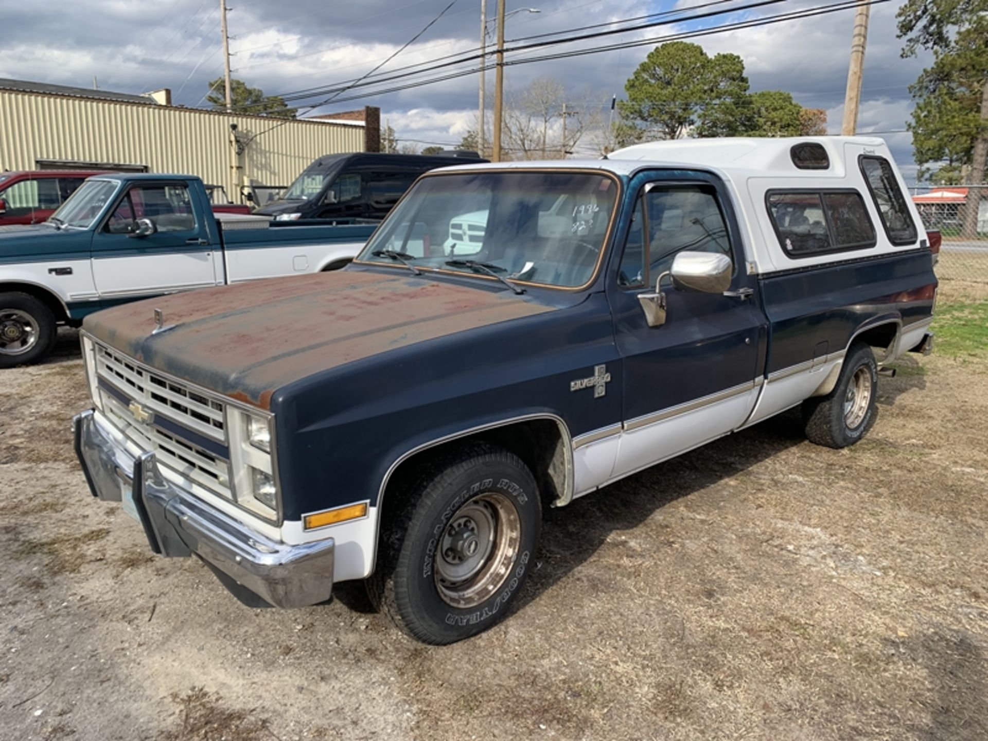 1986 CHEVROLET Silverado C10 reg cab, long bed, 2WD, 305 V8 - unknown miles - 1GCDC14H5GF358121