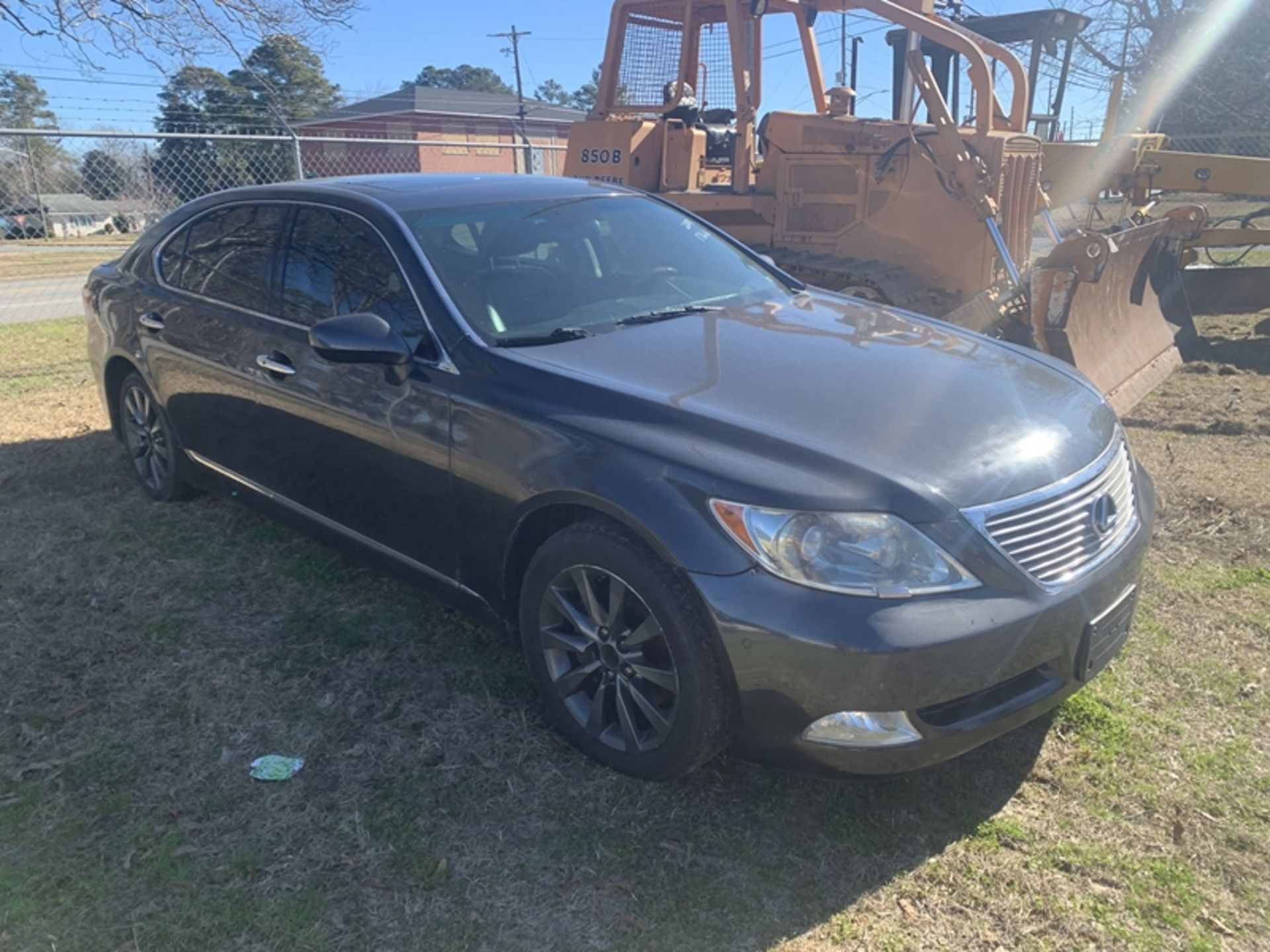 2007 LEXUS LS460 4 door sedan - 176,320 miles showing - JTHGL46F975004651 - Bild 2 aus 6