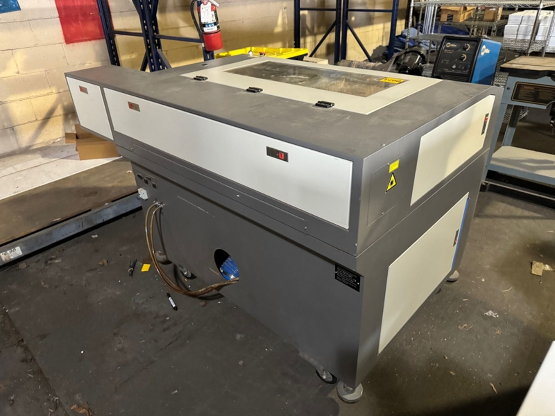 2008 JINAN Model LC6090 laser engraving machine approximately 36" X 24" cutting surface area with - Image 2 of 6