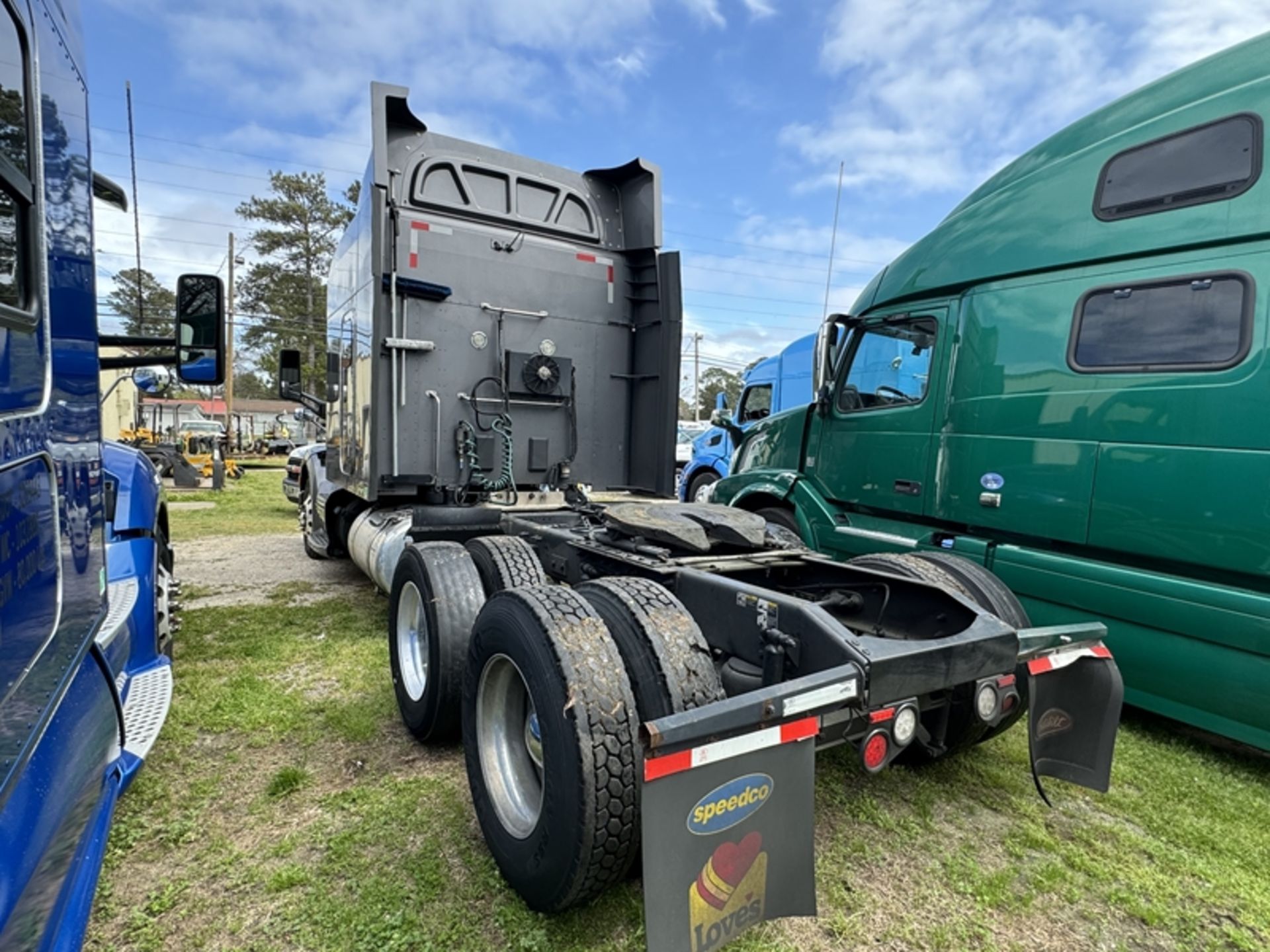 2018 PETERBILT 579 Paccar engine, auto trans - 662,346 miles showing - 1XPBDP9X8JD364052 - Image 4 of 6