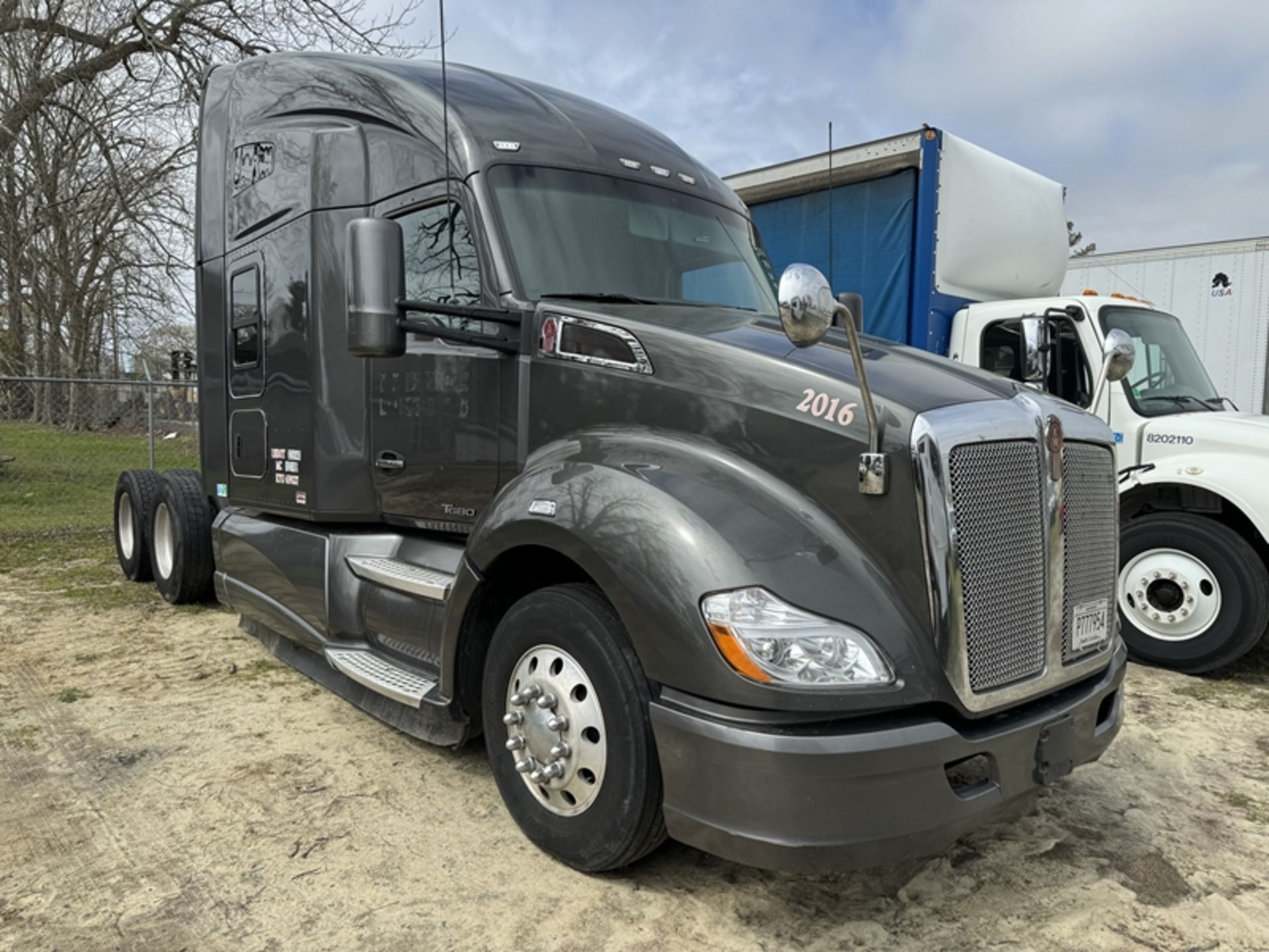 2016 KENWORTH T680 Paccar engine, auto trans - 743,522 miles showing - 1XKYDP9X8GJ111775 - Image 2 of 6