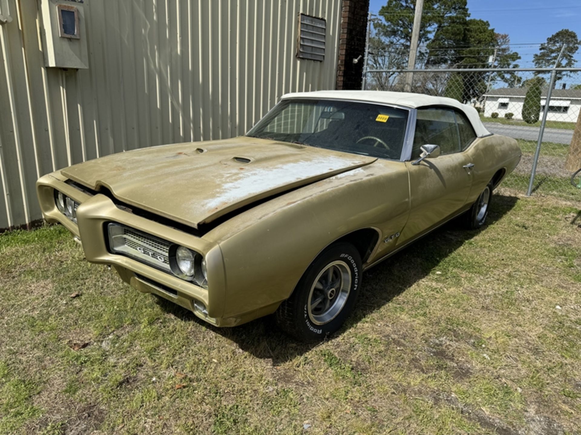 1969 PONTIAC GTO convertible - engine rebuilt and modified, but not hooked up completely - mileage
