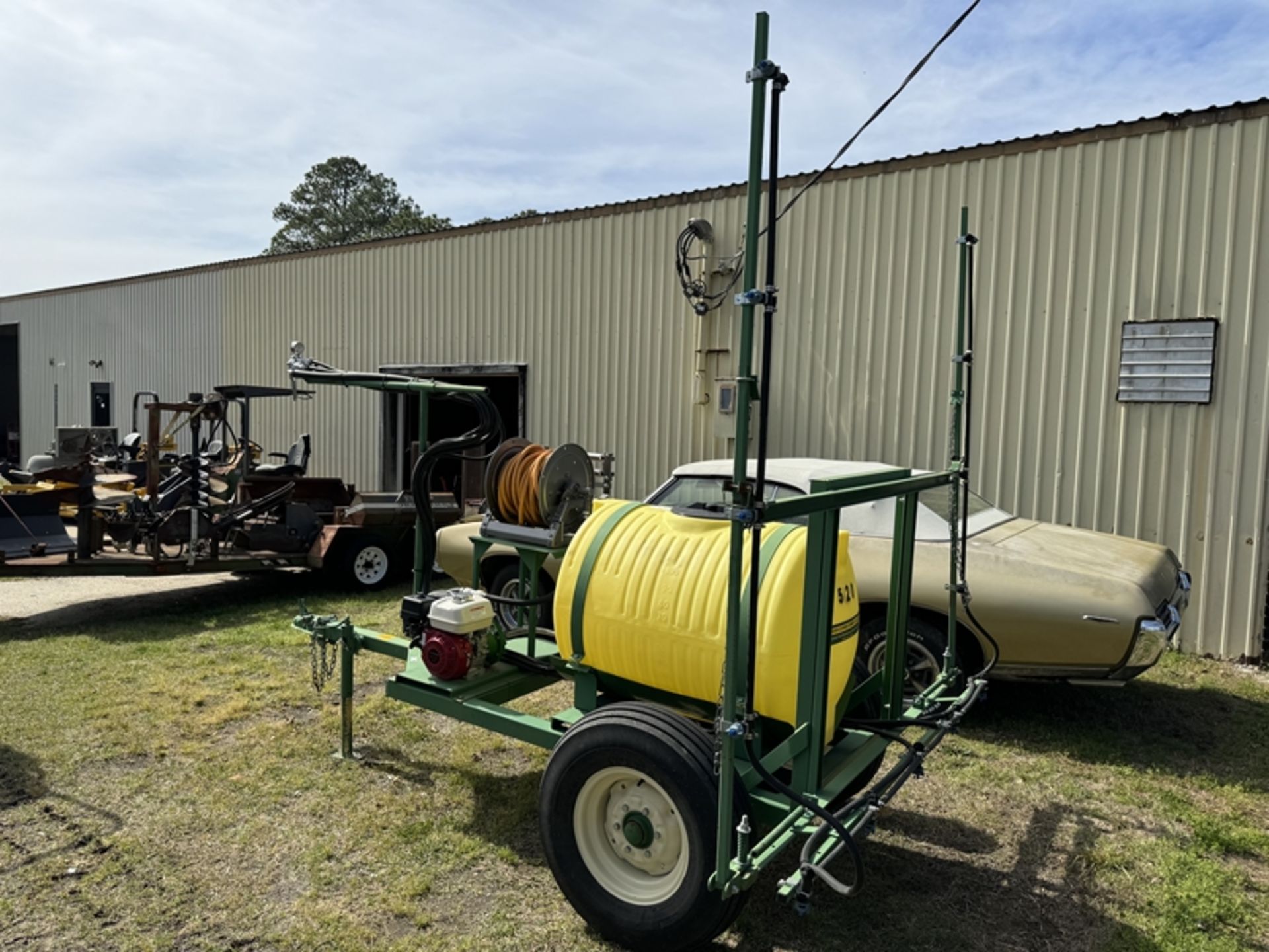 REDDICK 110 gallon pull tight sprayer, gas powered pump with booms and hose reel - Image 4 of 6