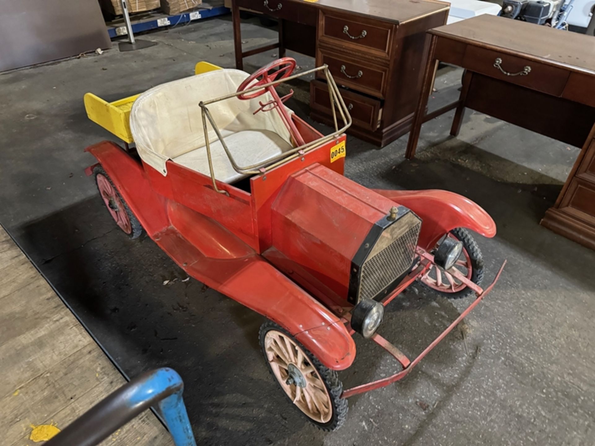 Antique gas-powered miniature parade truck with dump body - Image 2 of 5