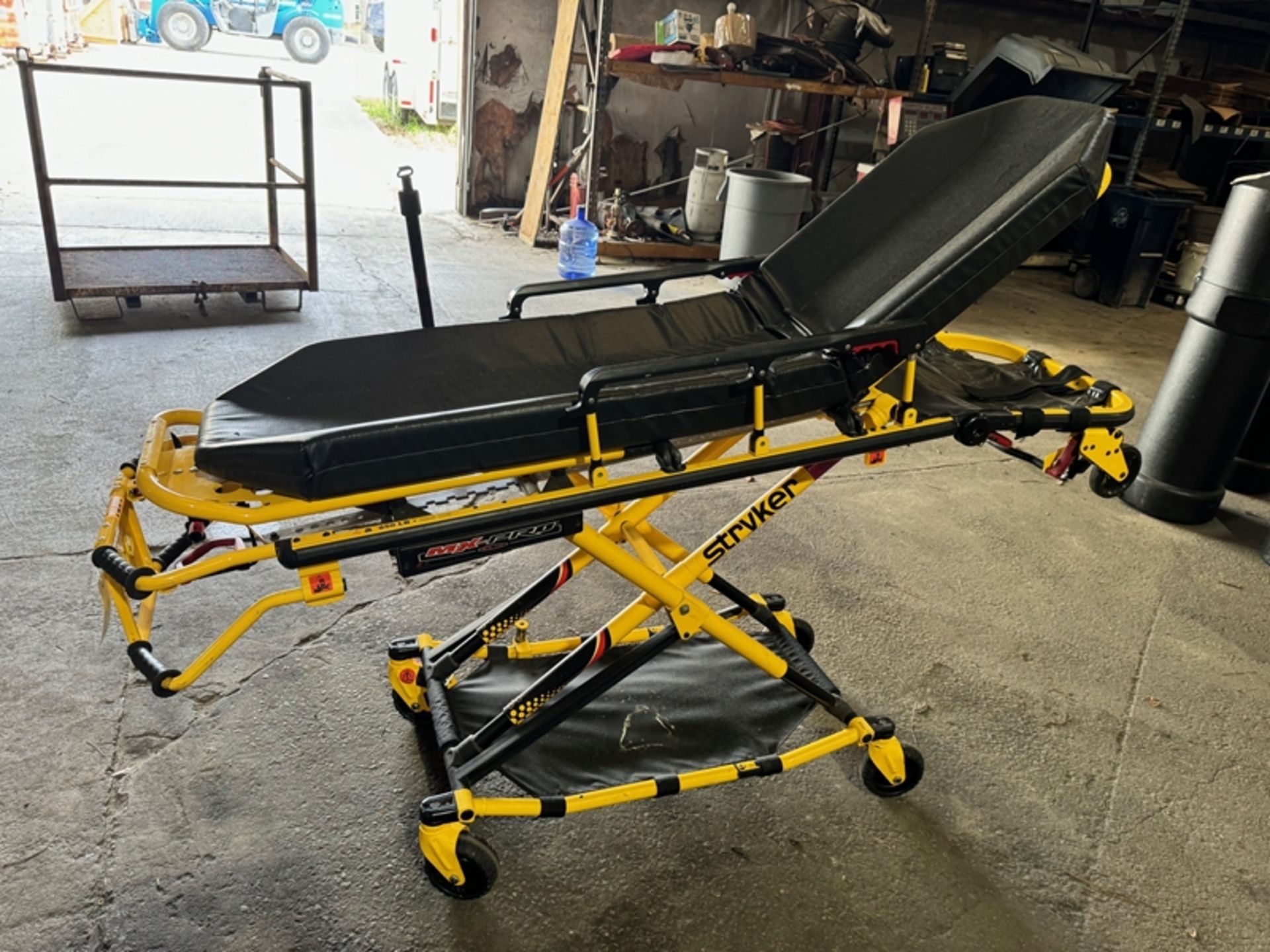 STRYKER 650 LB stretcher - S/N: 060740043