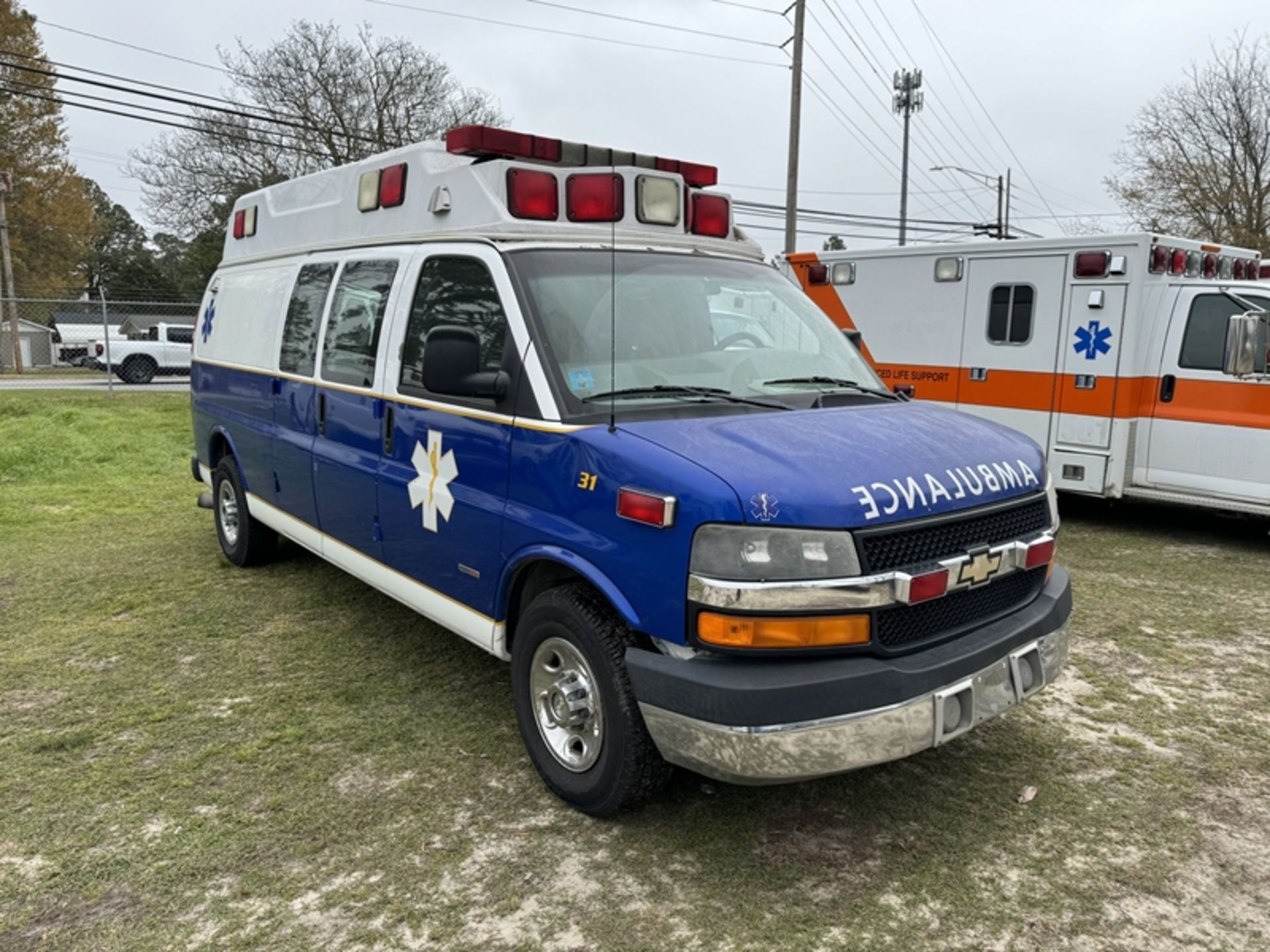 2007 CHEVROLET G3500 Type II van 6.6L diesel - 300,055 miles showing - 1GBHG396X71240088 - Image 2 of 6