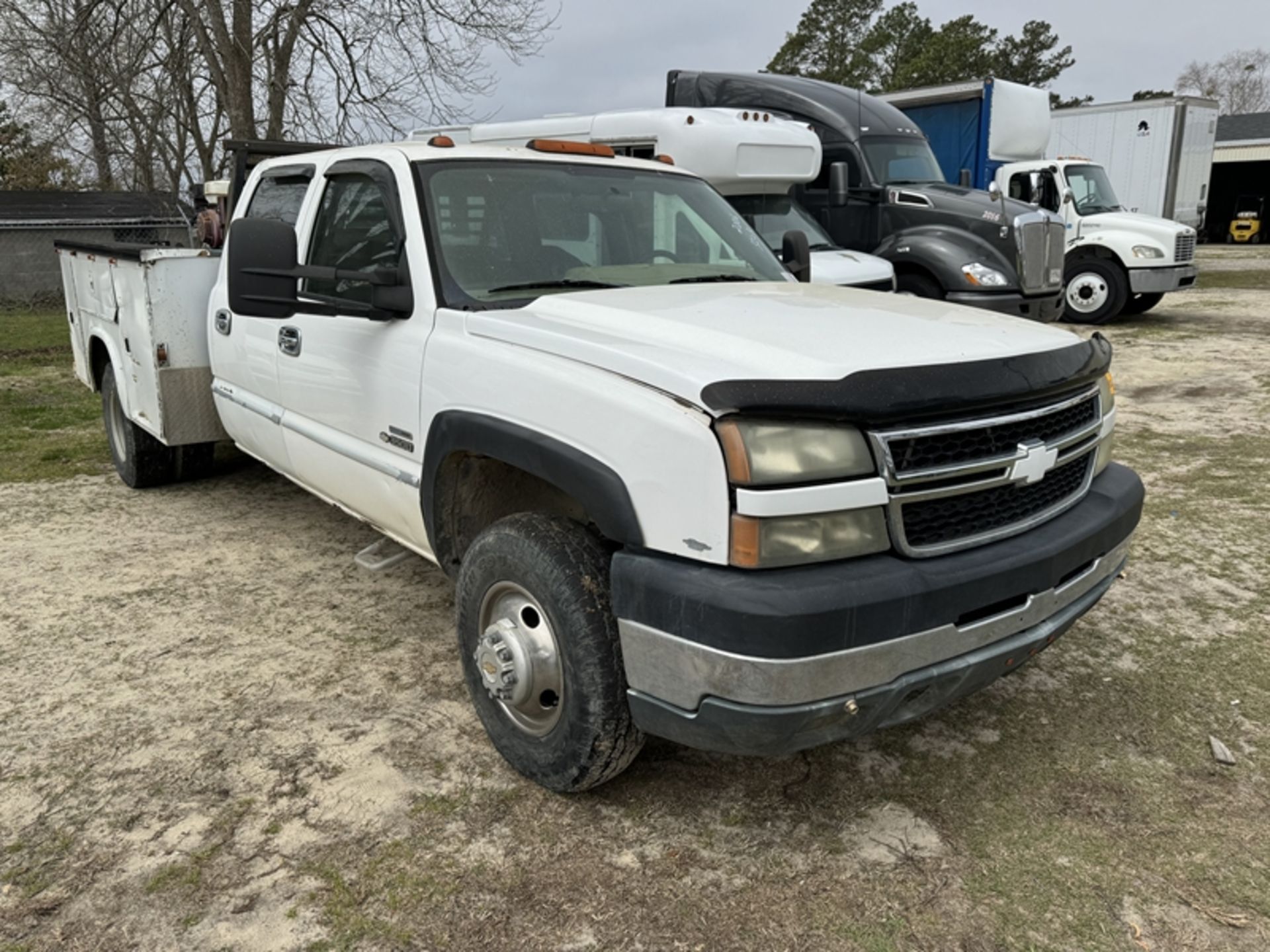 2006 CHEVROLET 3500 dually utility truck with air compressor - 320,838 miles showing - - Image 2 of 7